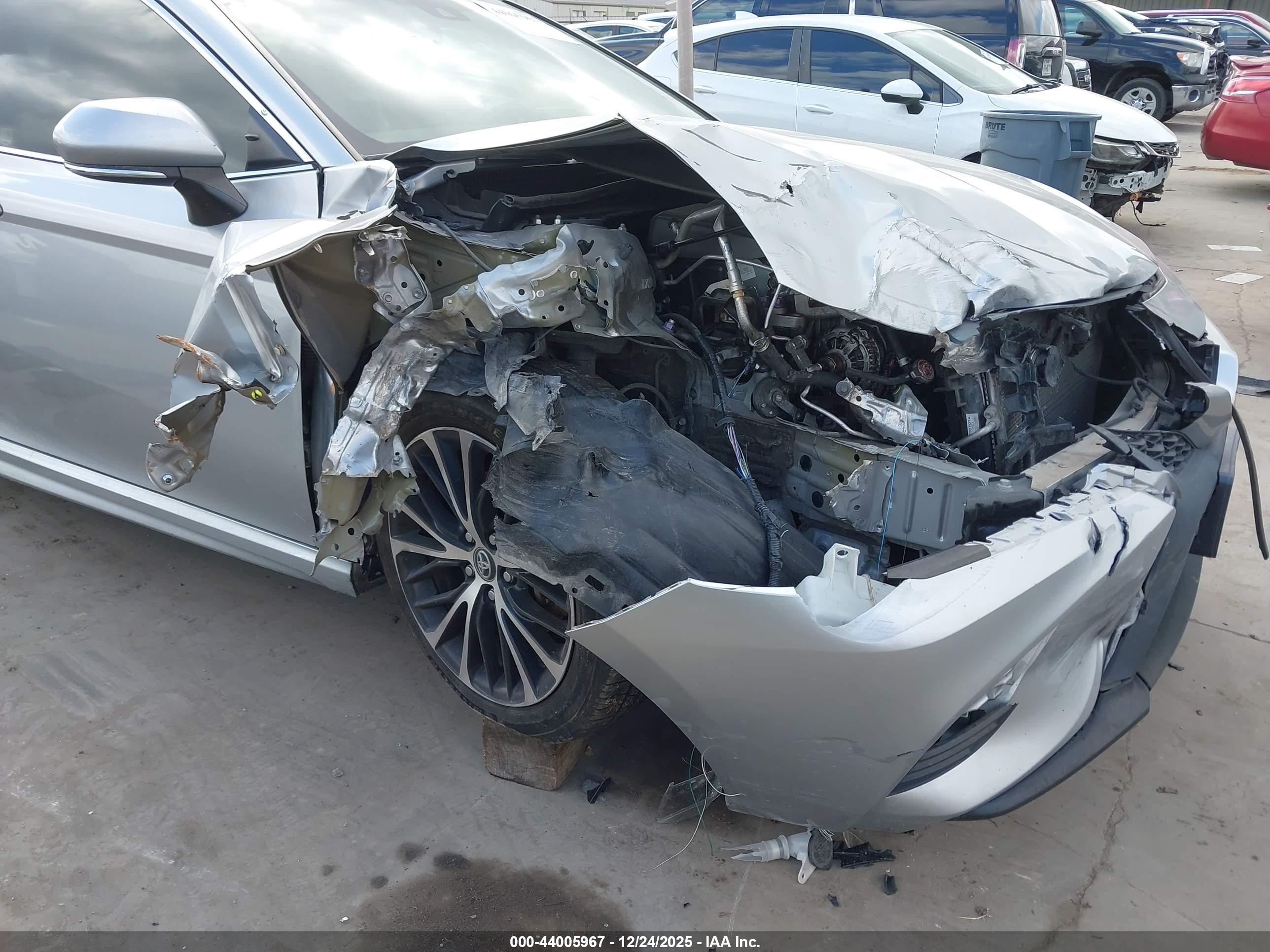 TOYOTA CAMRY image 6