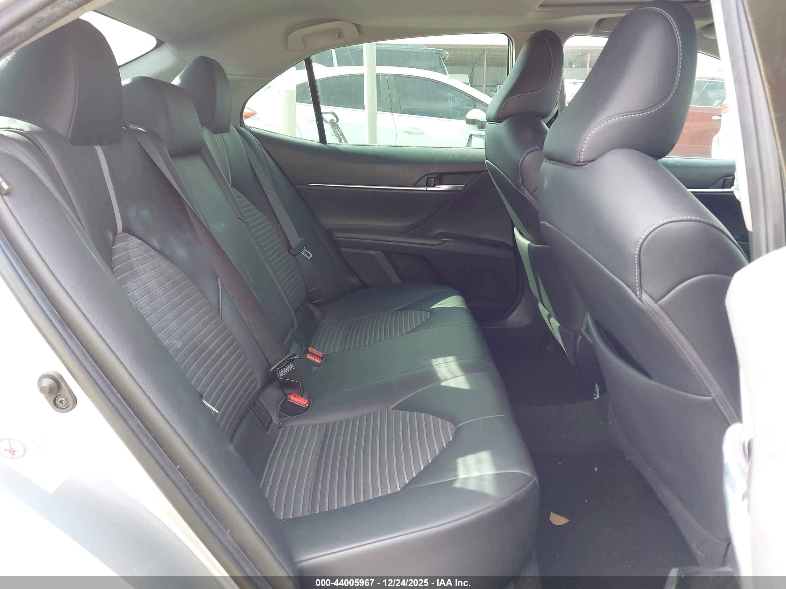 TOYOTA CAMRY image 8