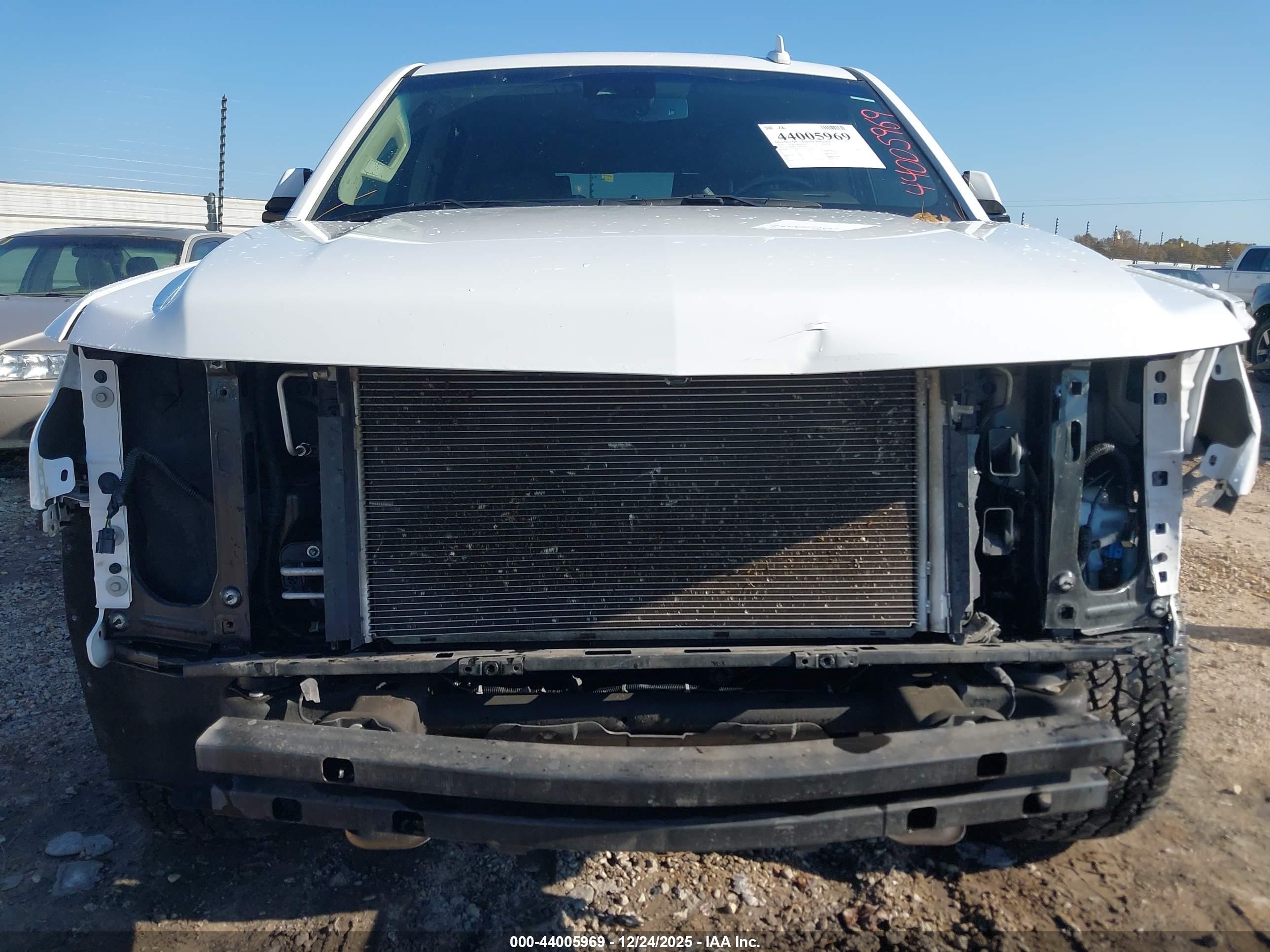 CHEVROLET TAHOE image 6
