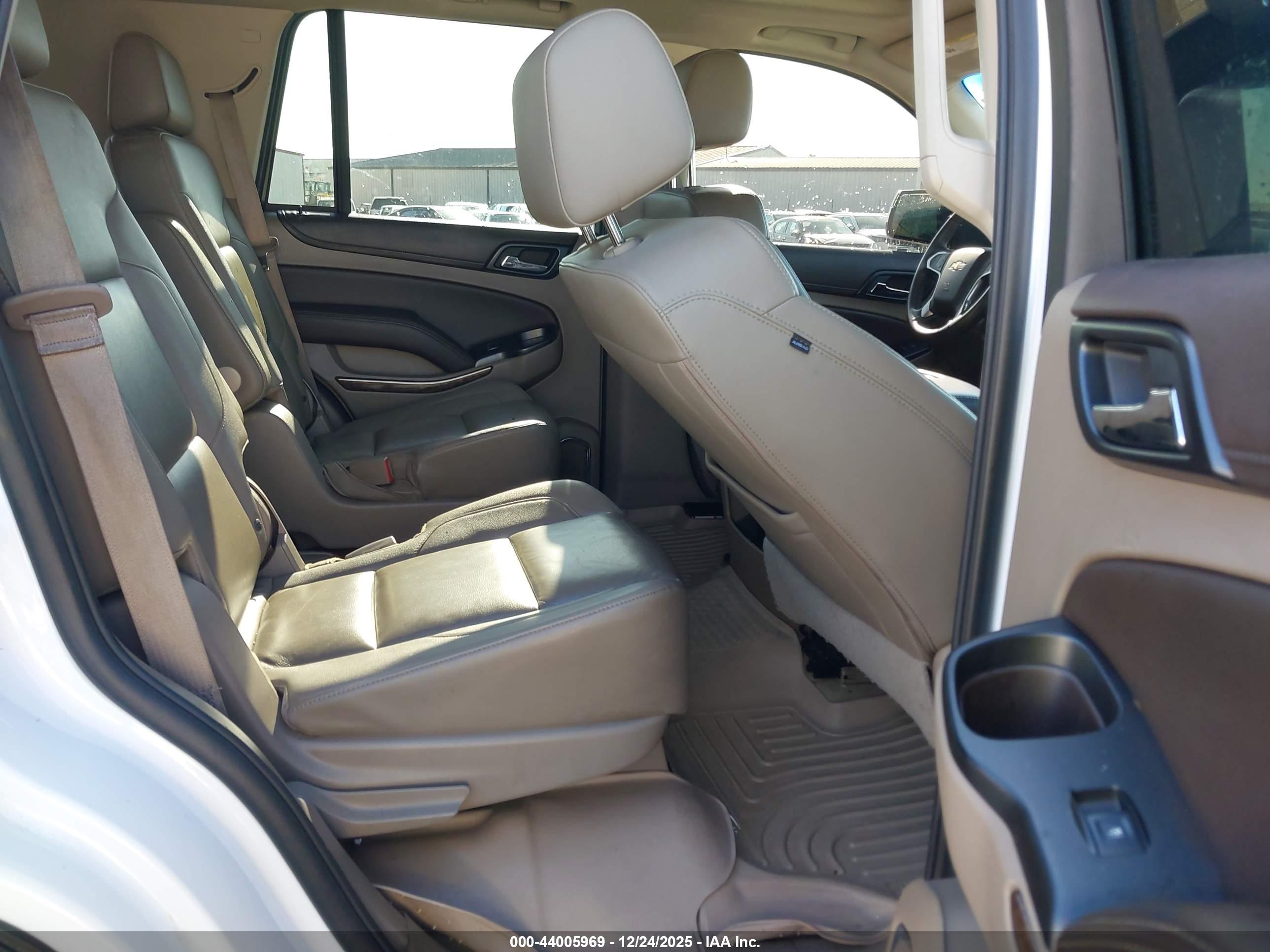 CHEVROLET TAHOE image 8