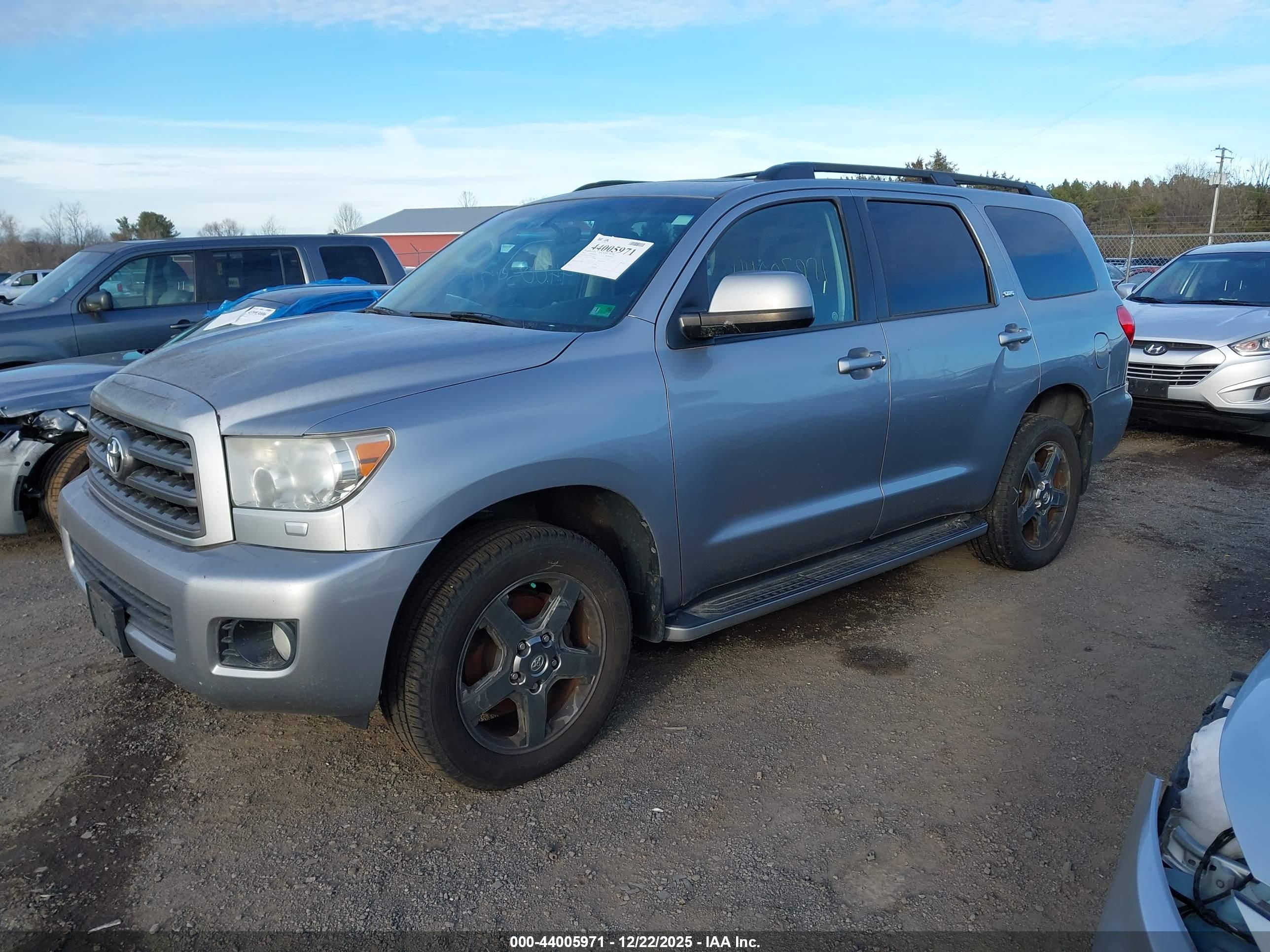 TOYOTA SEQUOIA image 2
