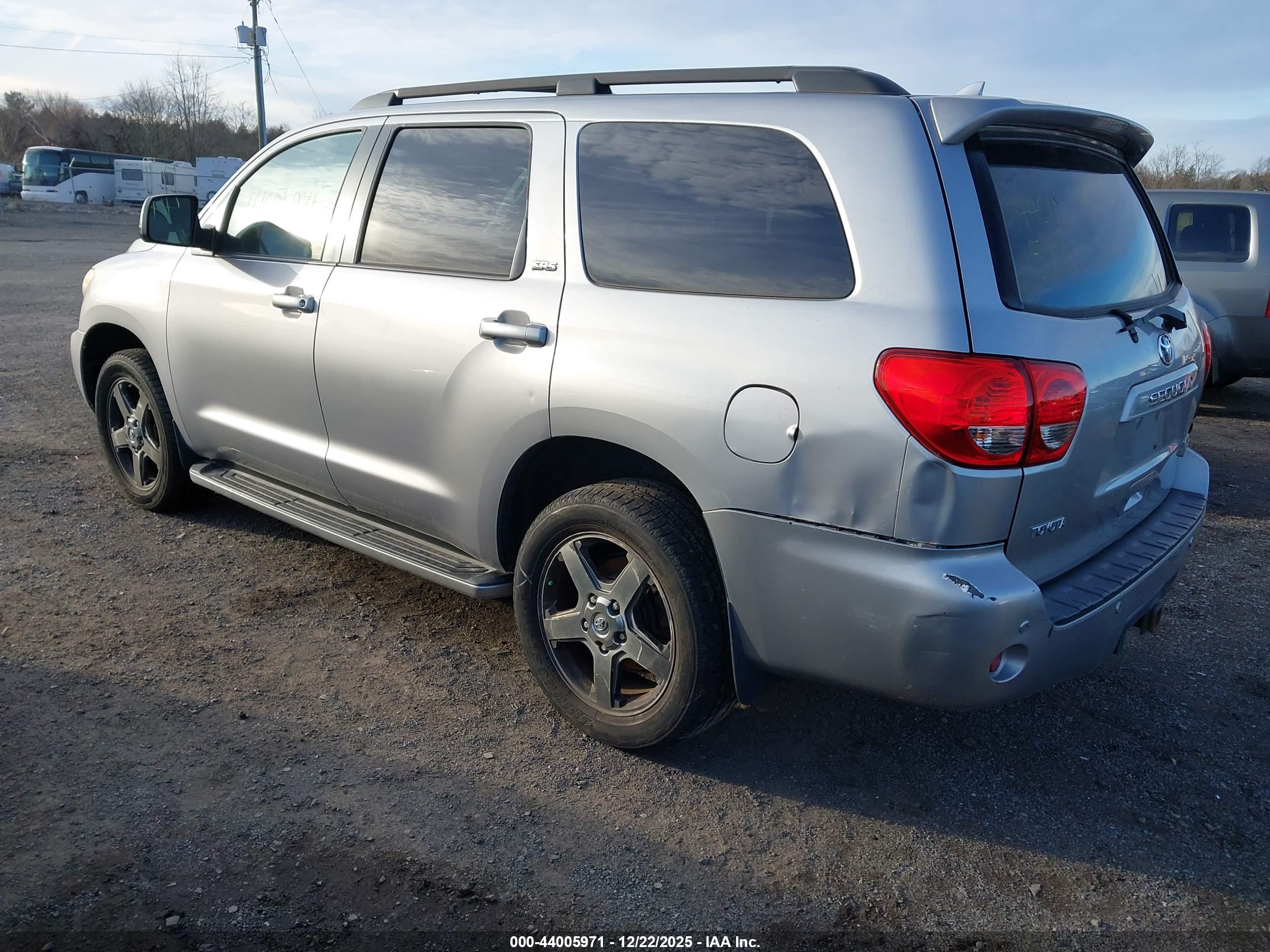 TOYOTA SEQUOIA image 3