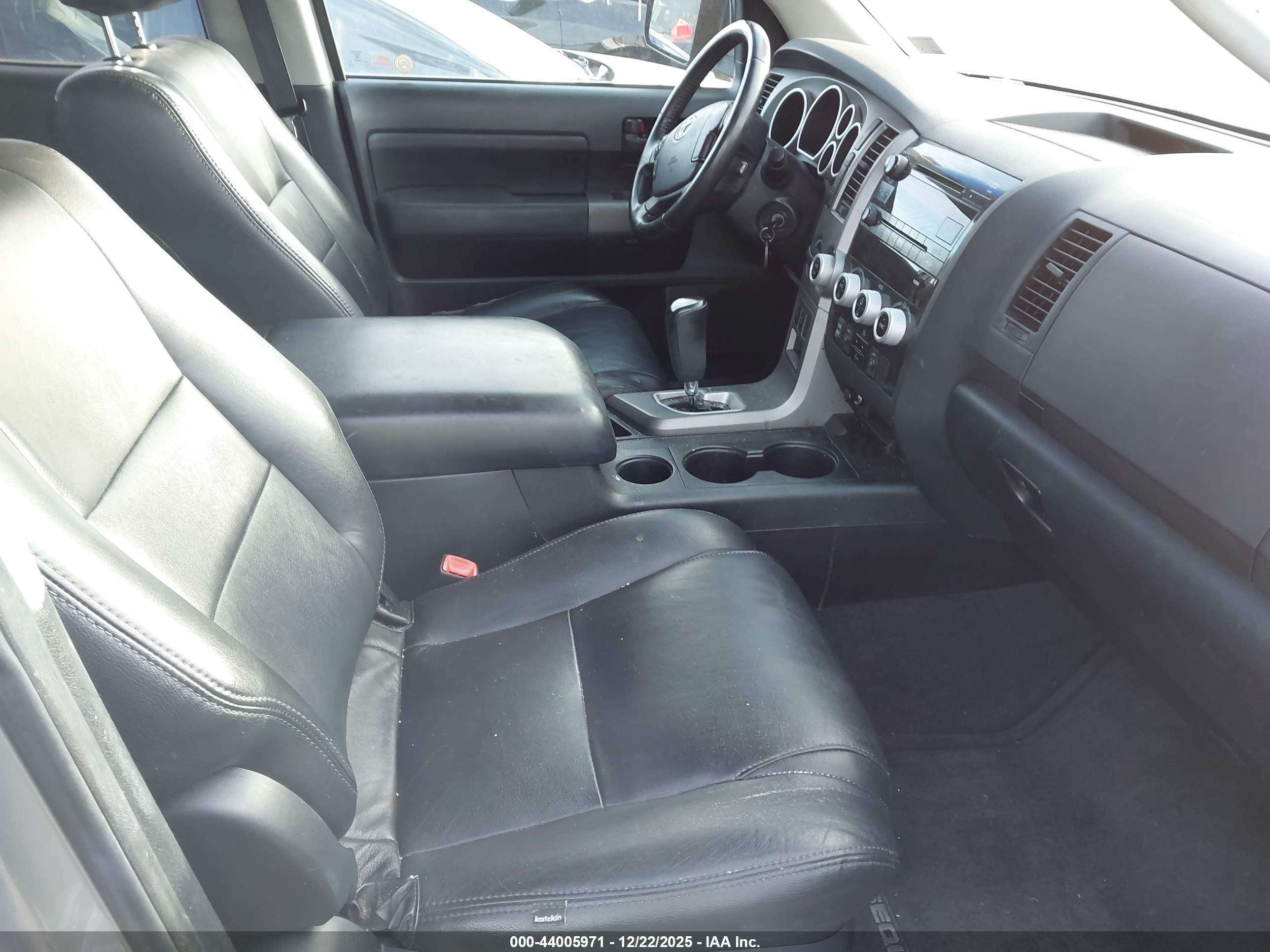 TOYOTA SEQUOIA image 5