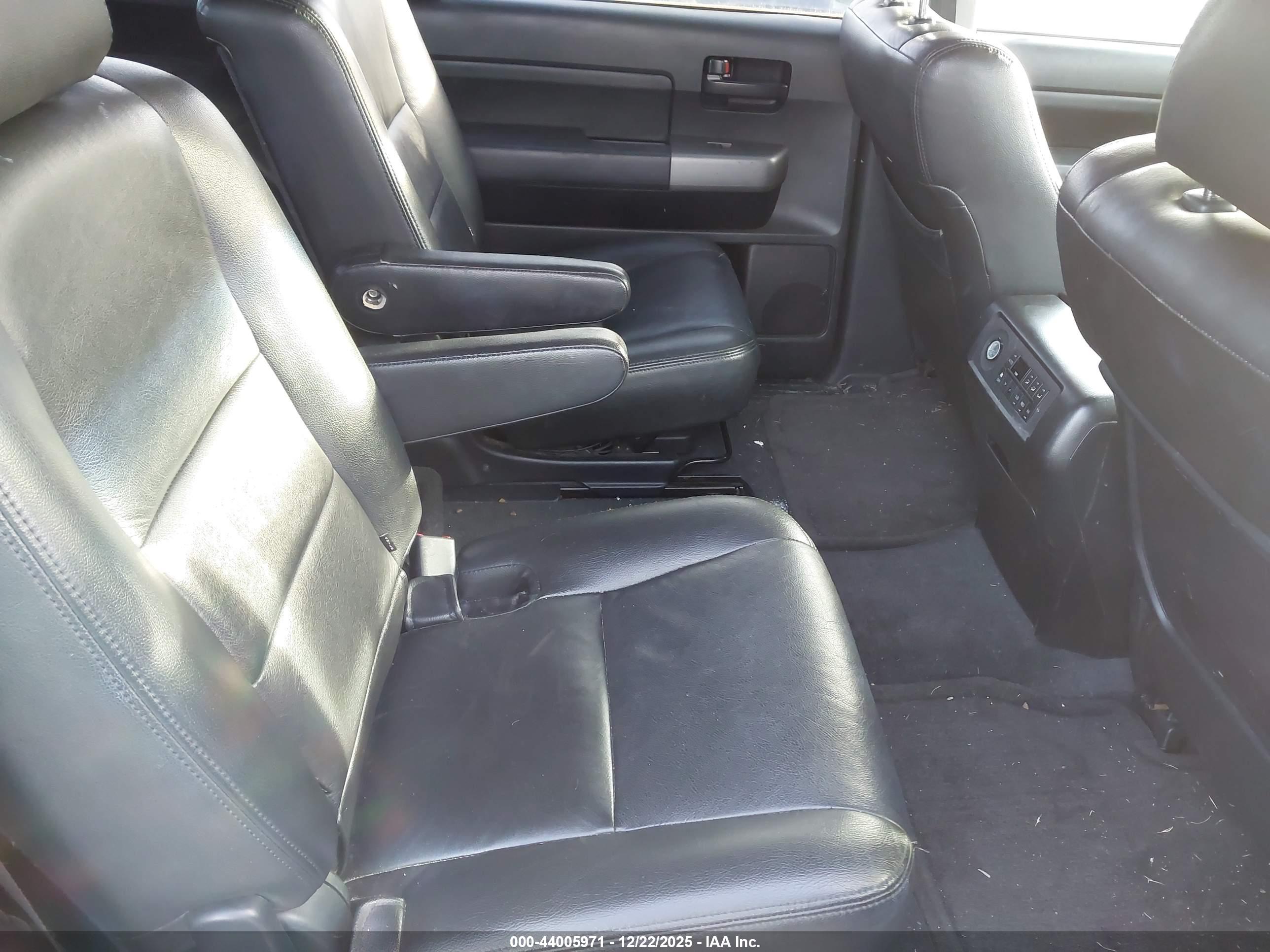 TOYOTA SEQUOIA image 8