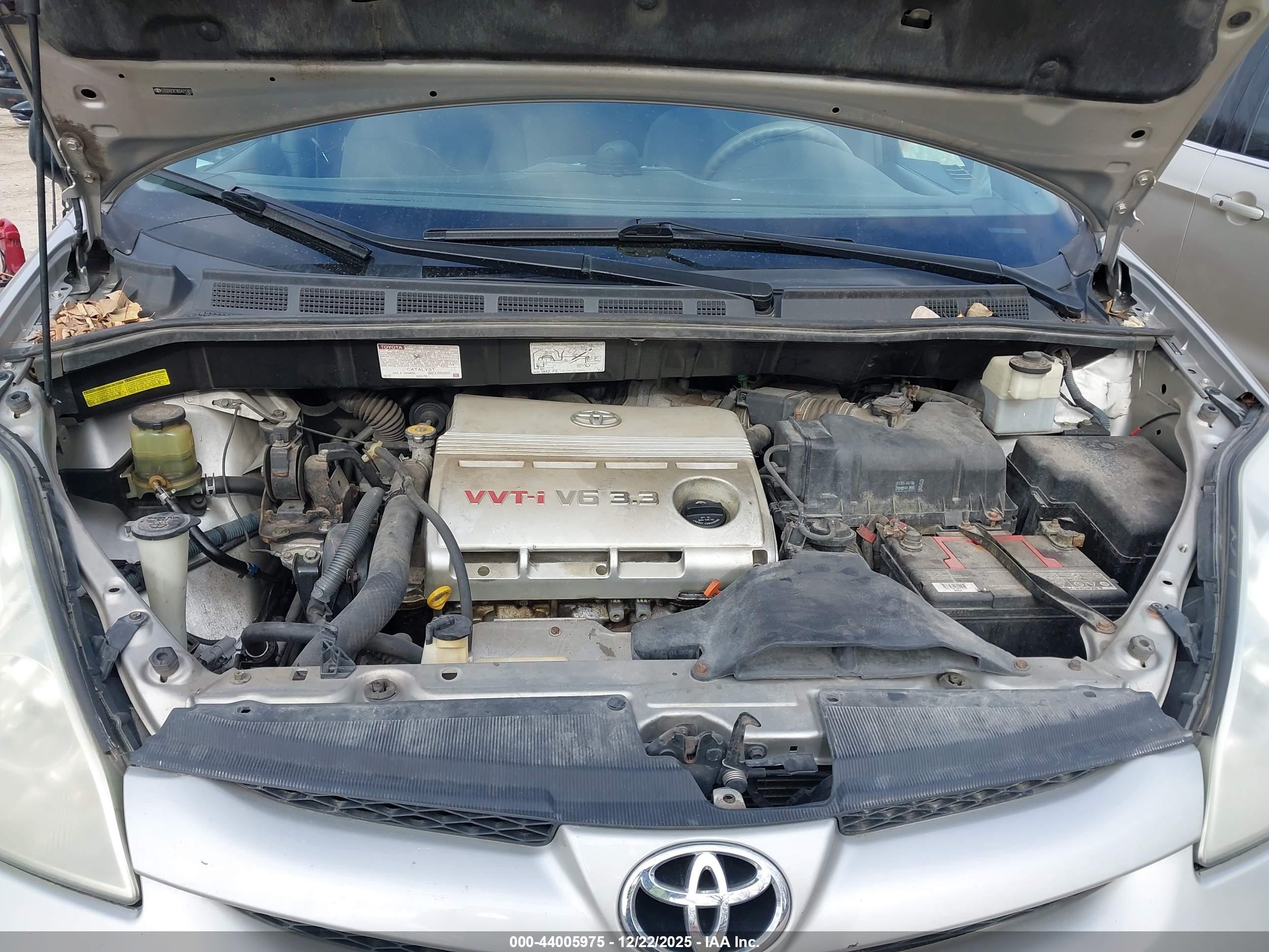 TOYOTA SIENNA image 10