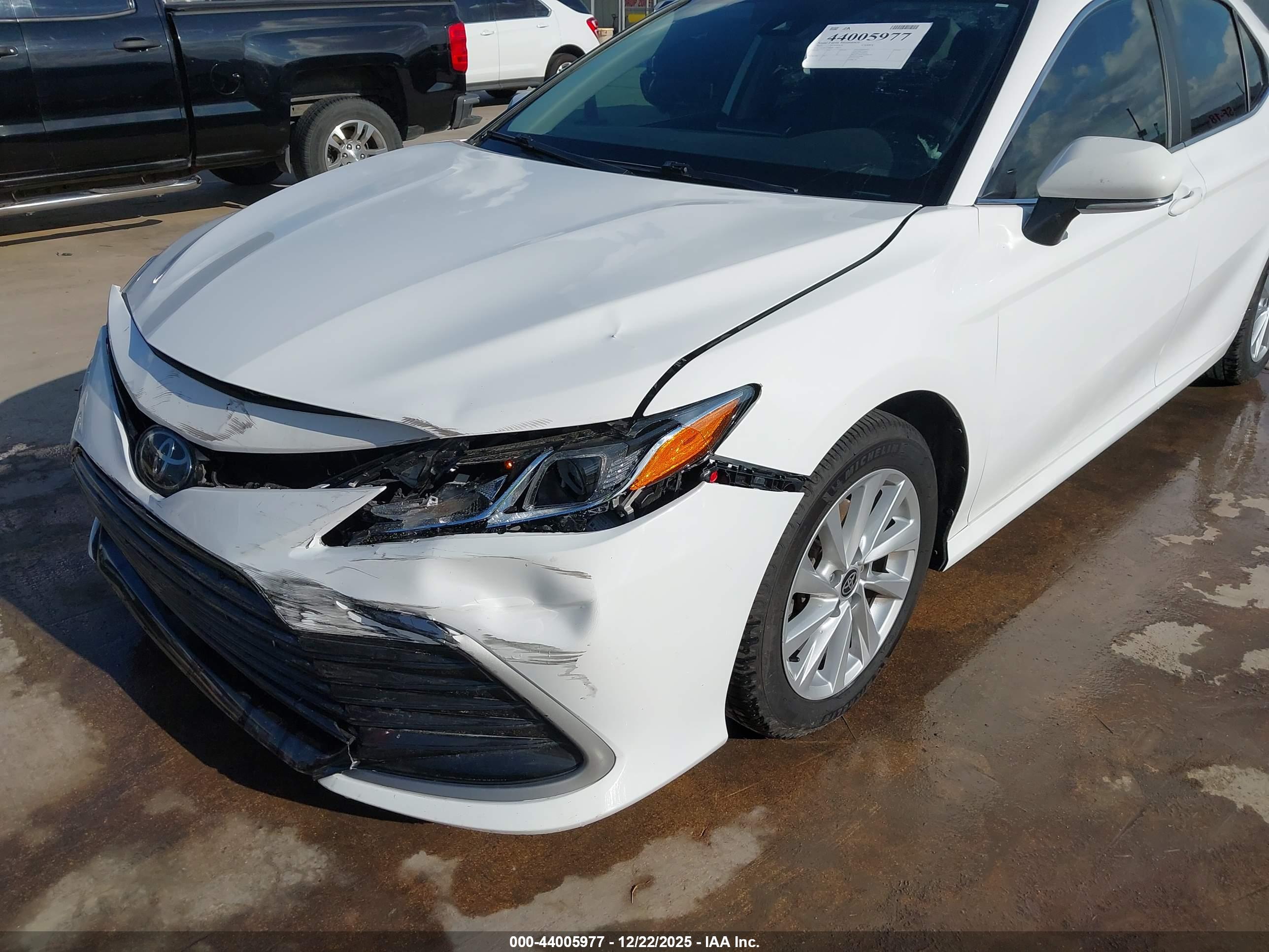 TOYOTA CAMRY image 6
