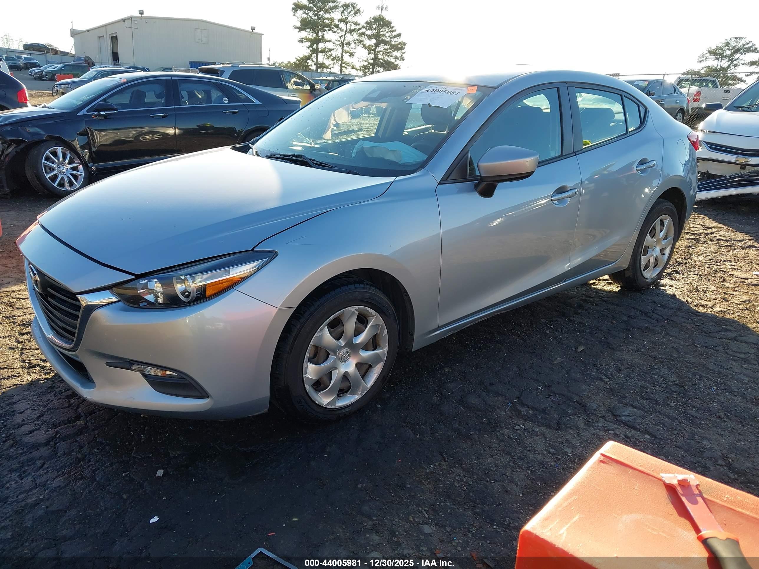 MAZDA MAZDA3 image 2