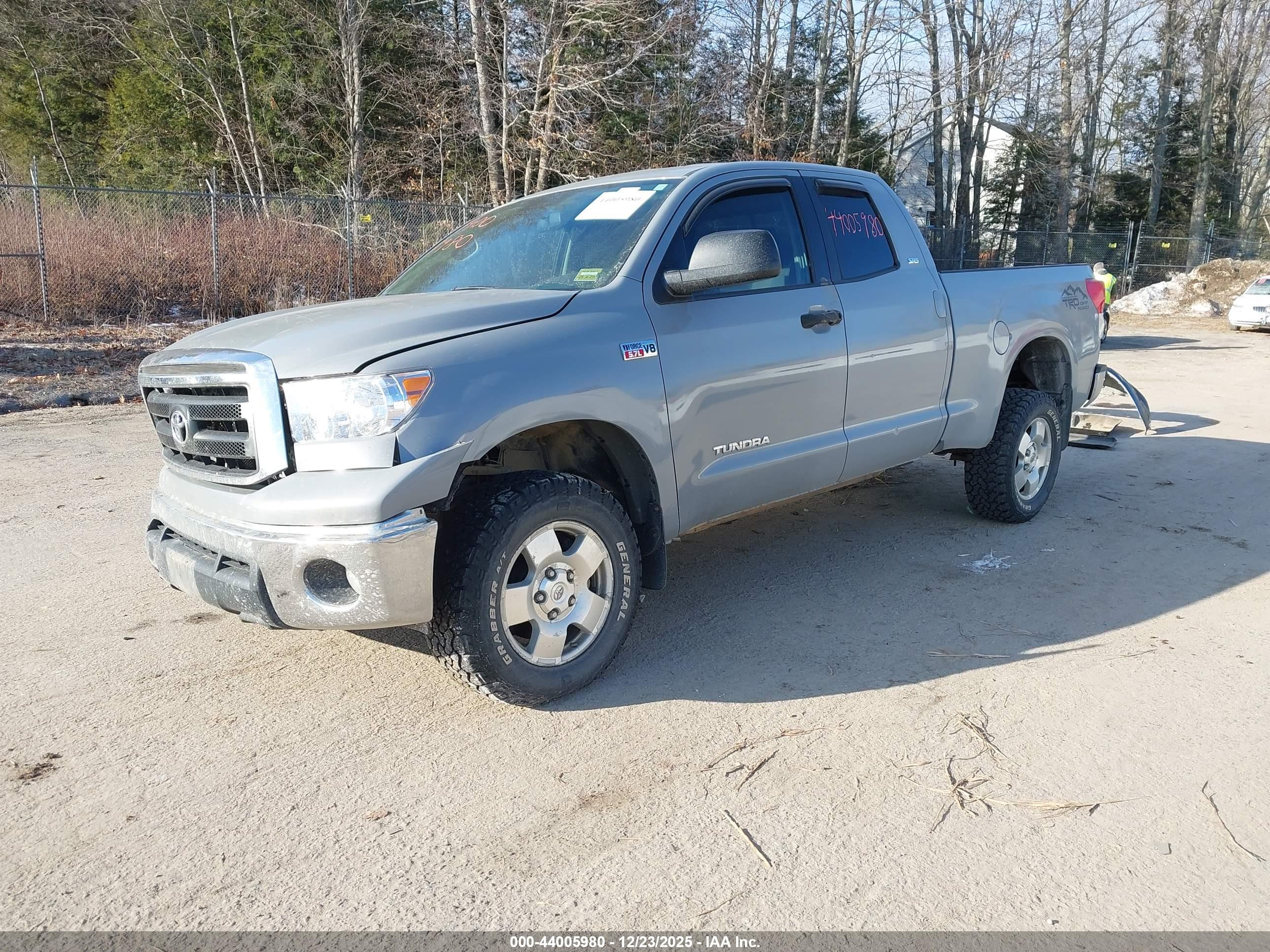 TOYOTA TUNDRA image 2