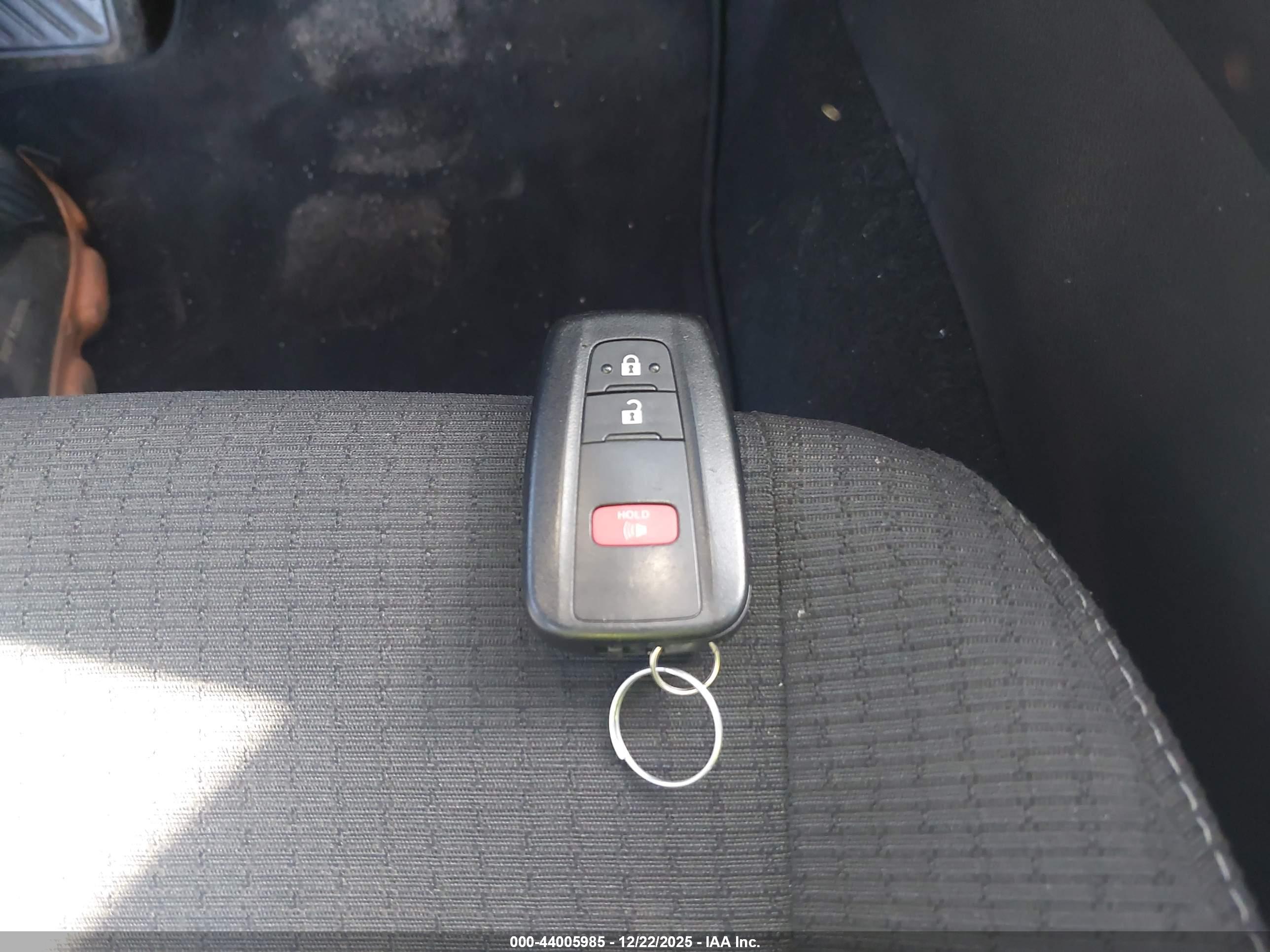 TOYOTA C-HR image 11