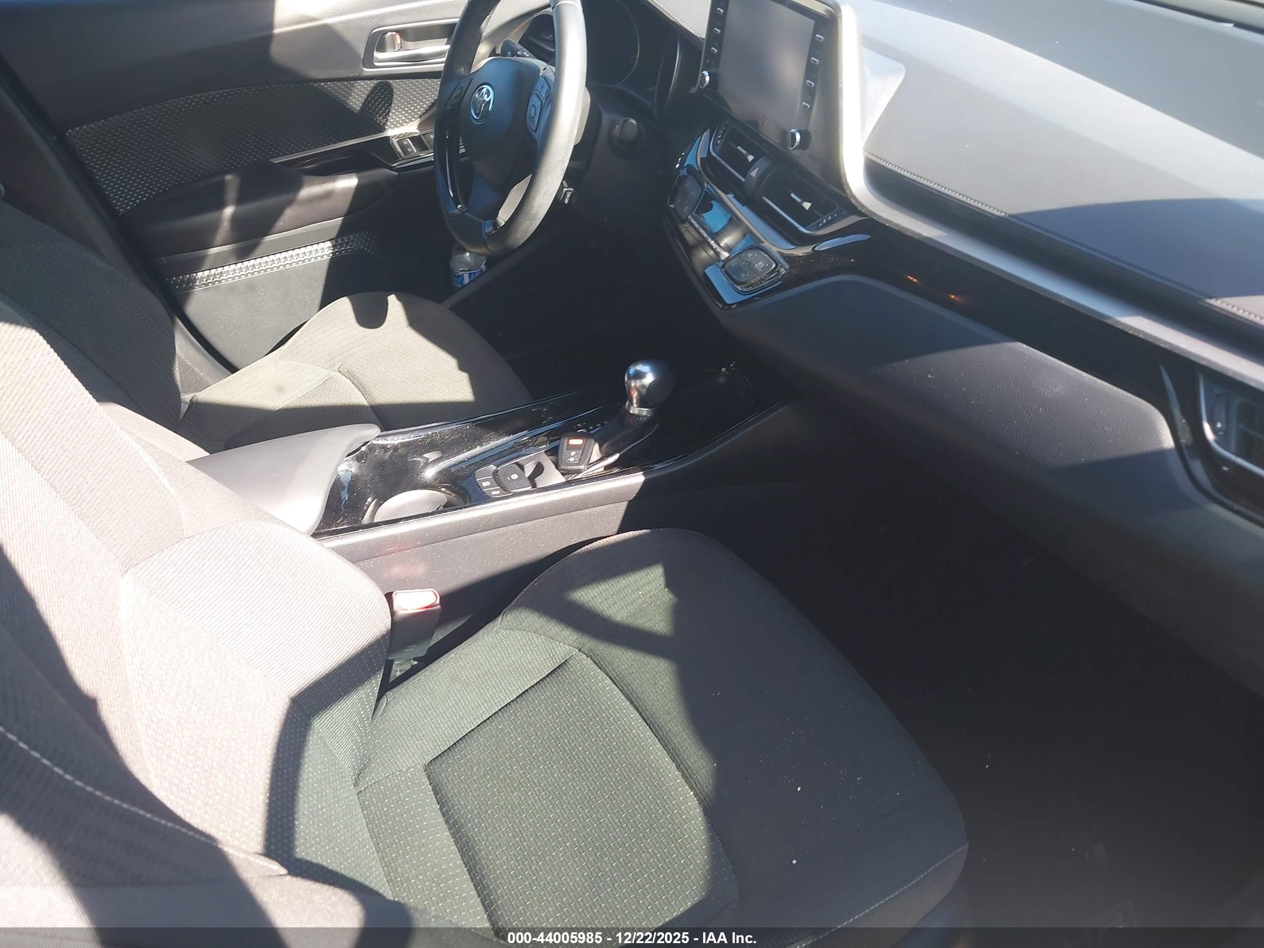 TOYOTA C-HR image 5