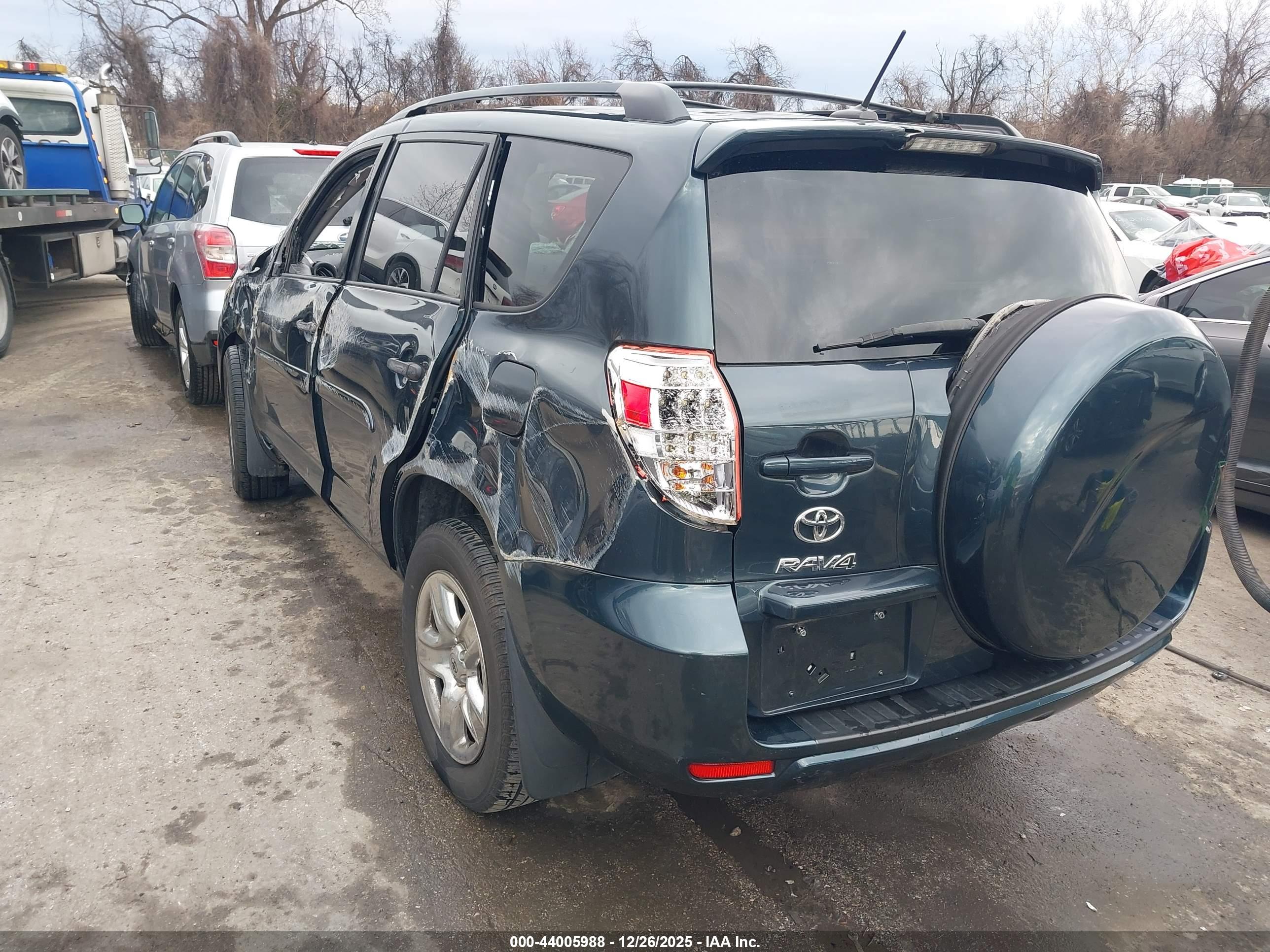 TOYOTA RAV4 image 3