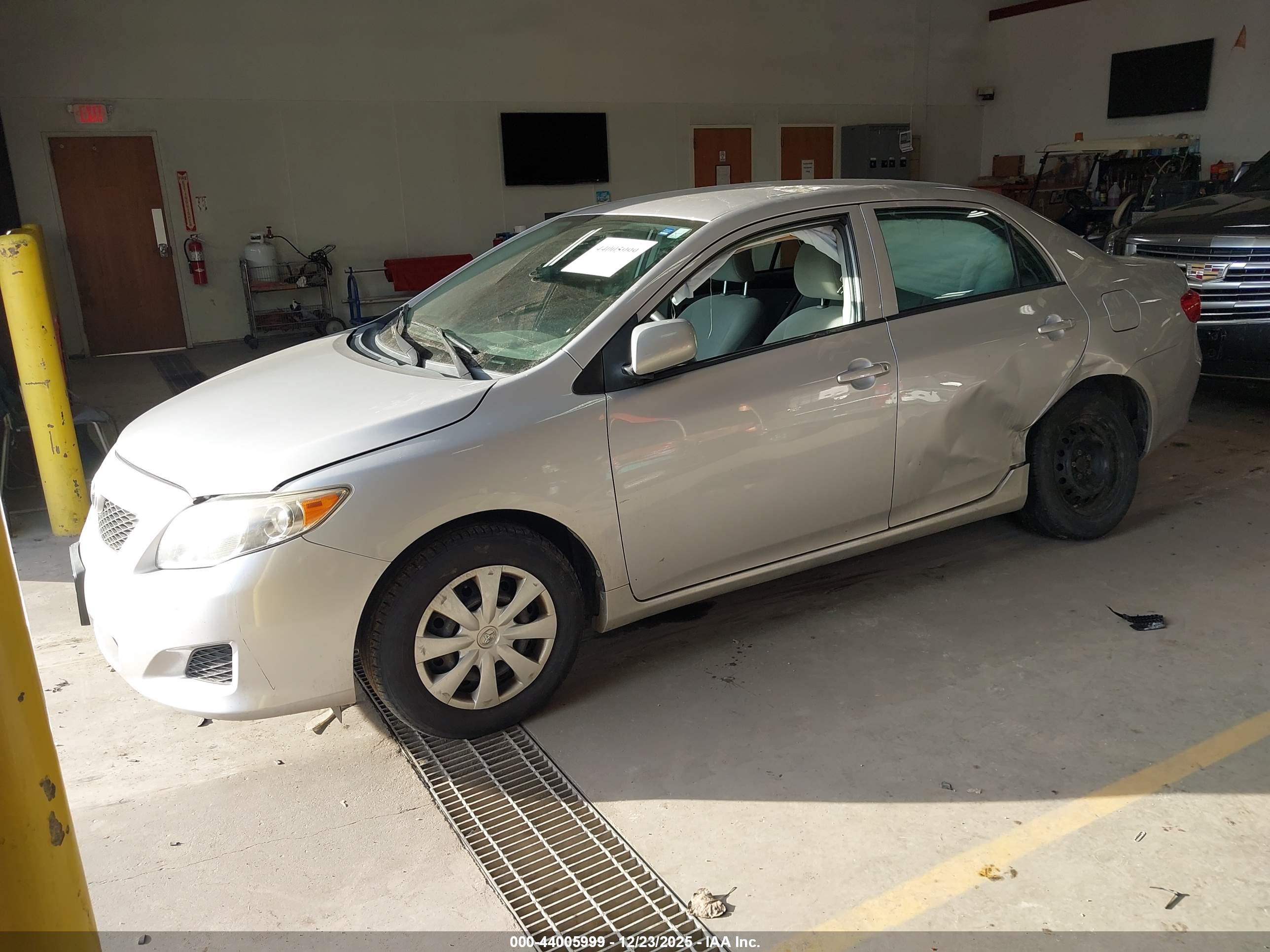 TOYOTA COROLLA image 2