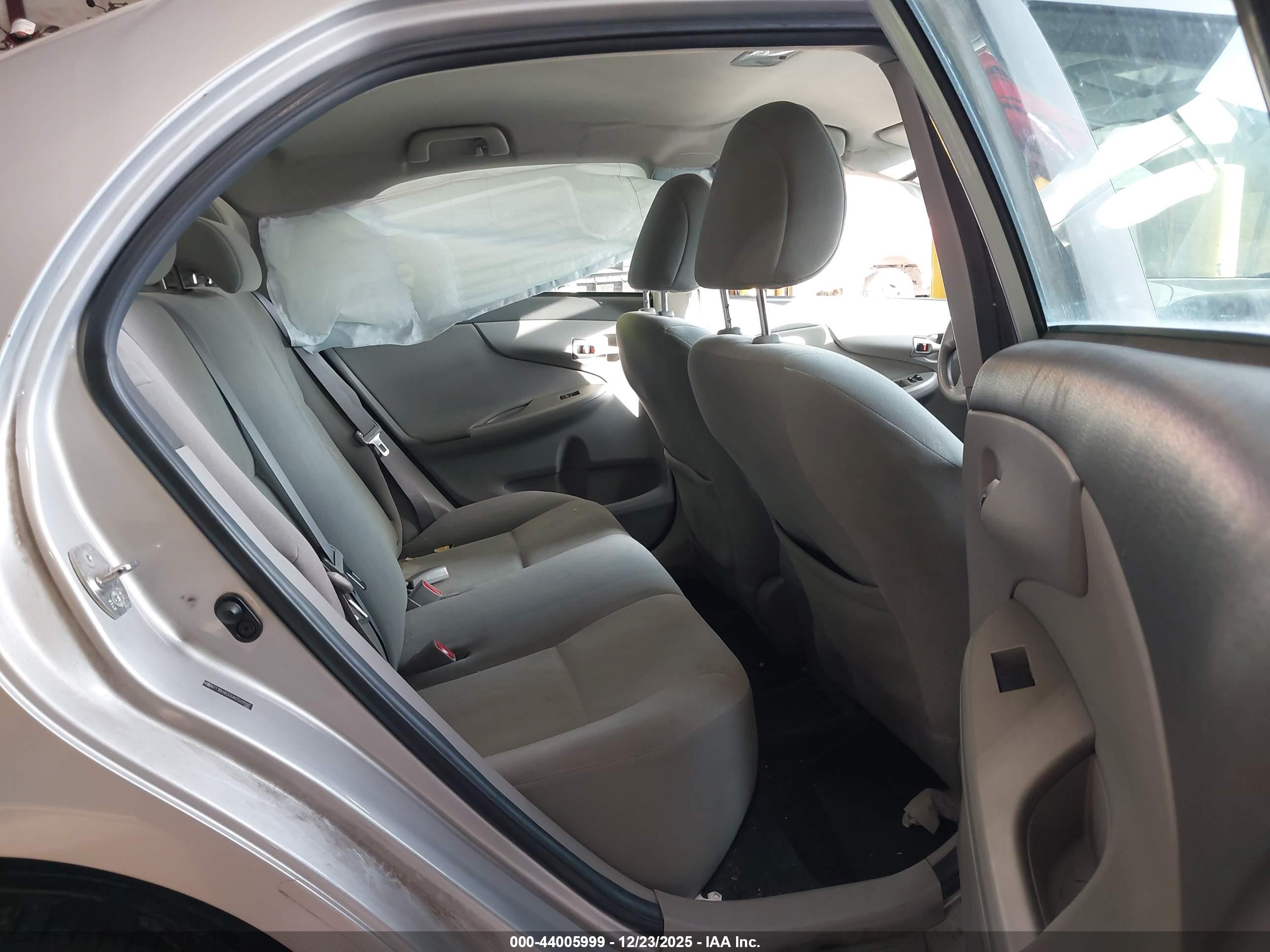 TOYOTA COROLLA image 8