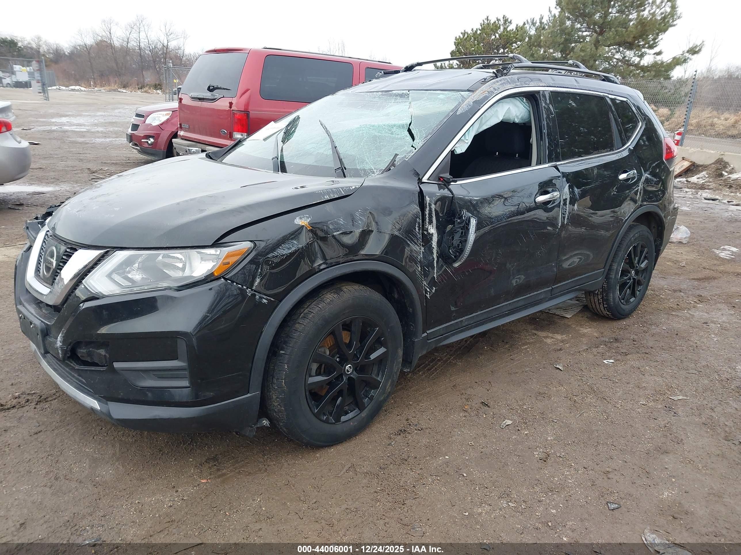 NISSAN ROGUE image 2