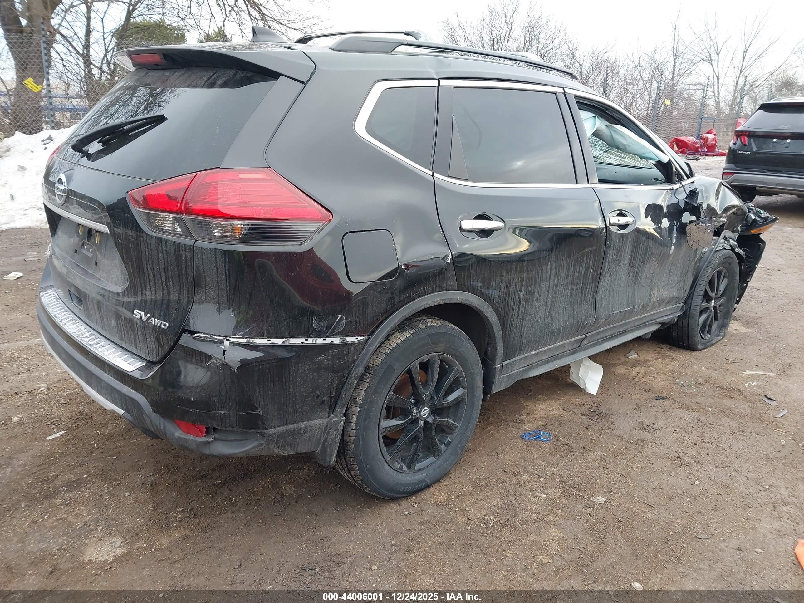 NISSAN ROGUE image 4