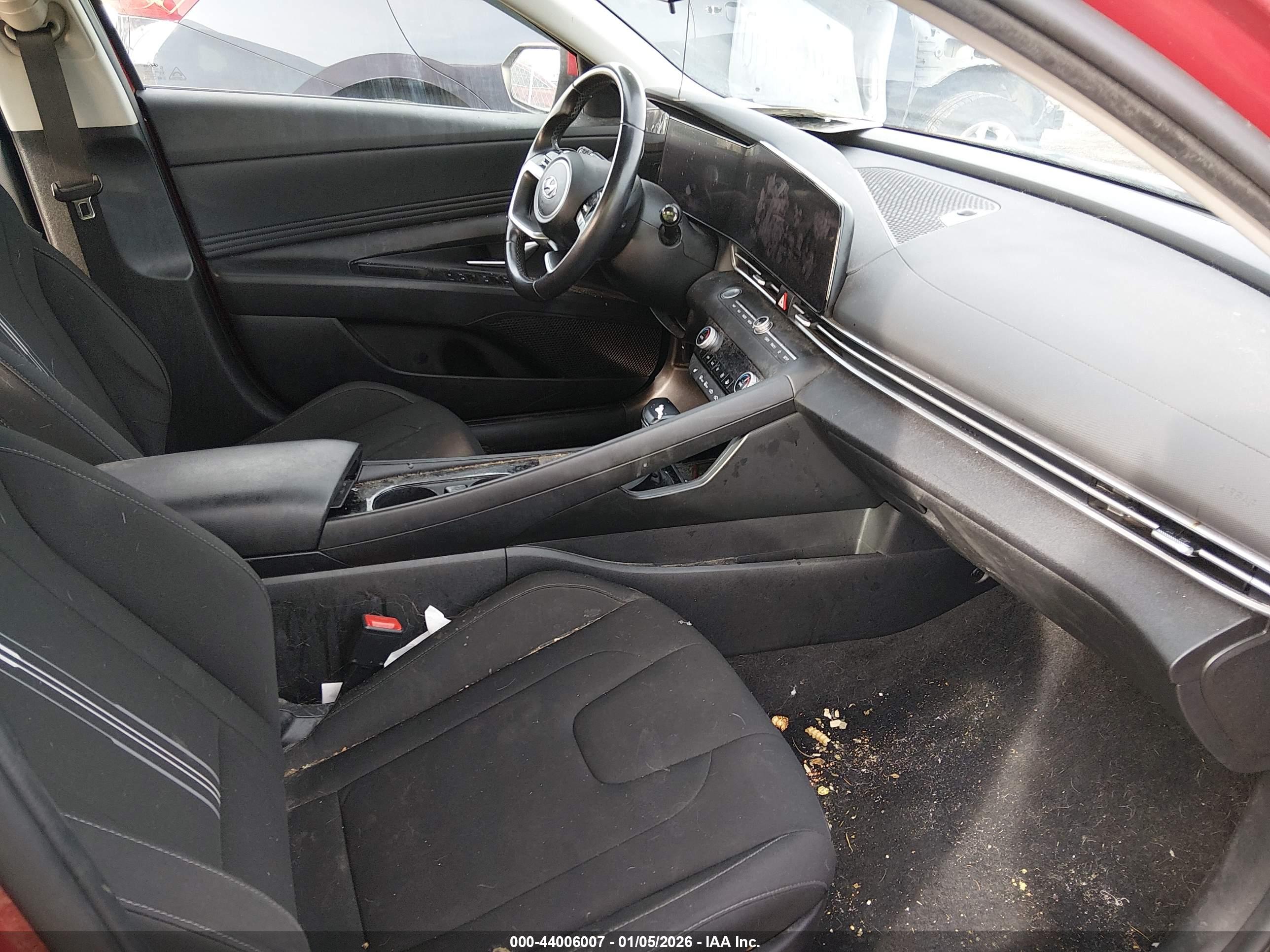 HYUNDAI ELANTRA image 5