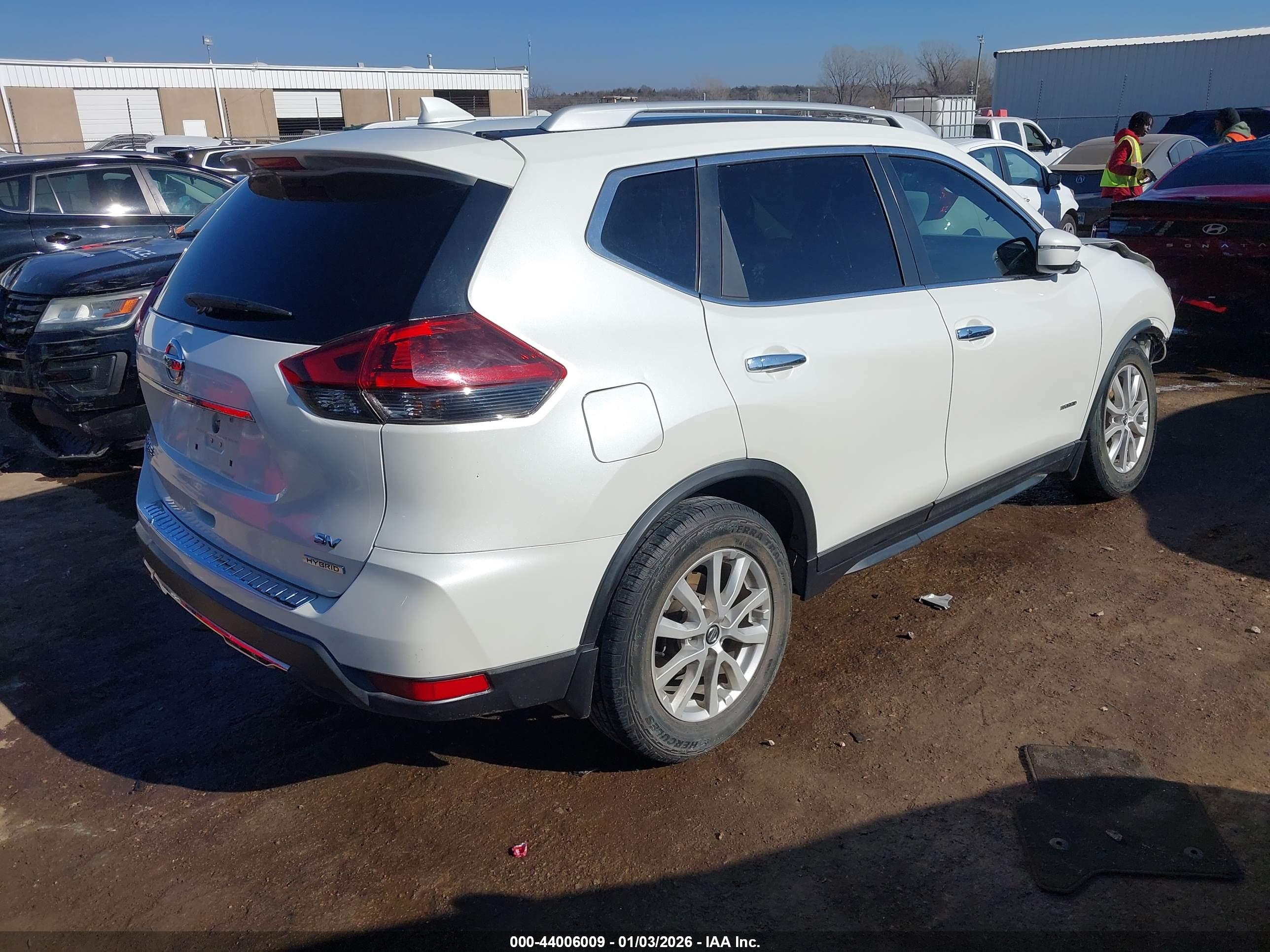 NISSAN ROGUE image 4