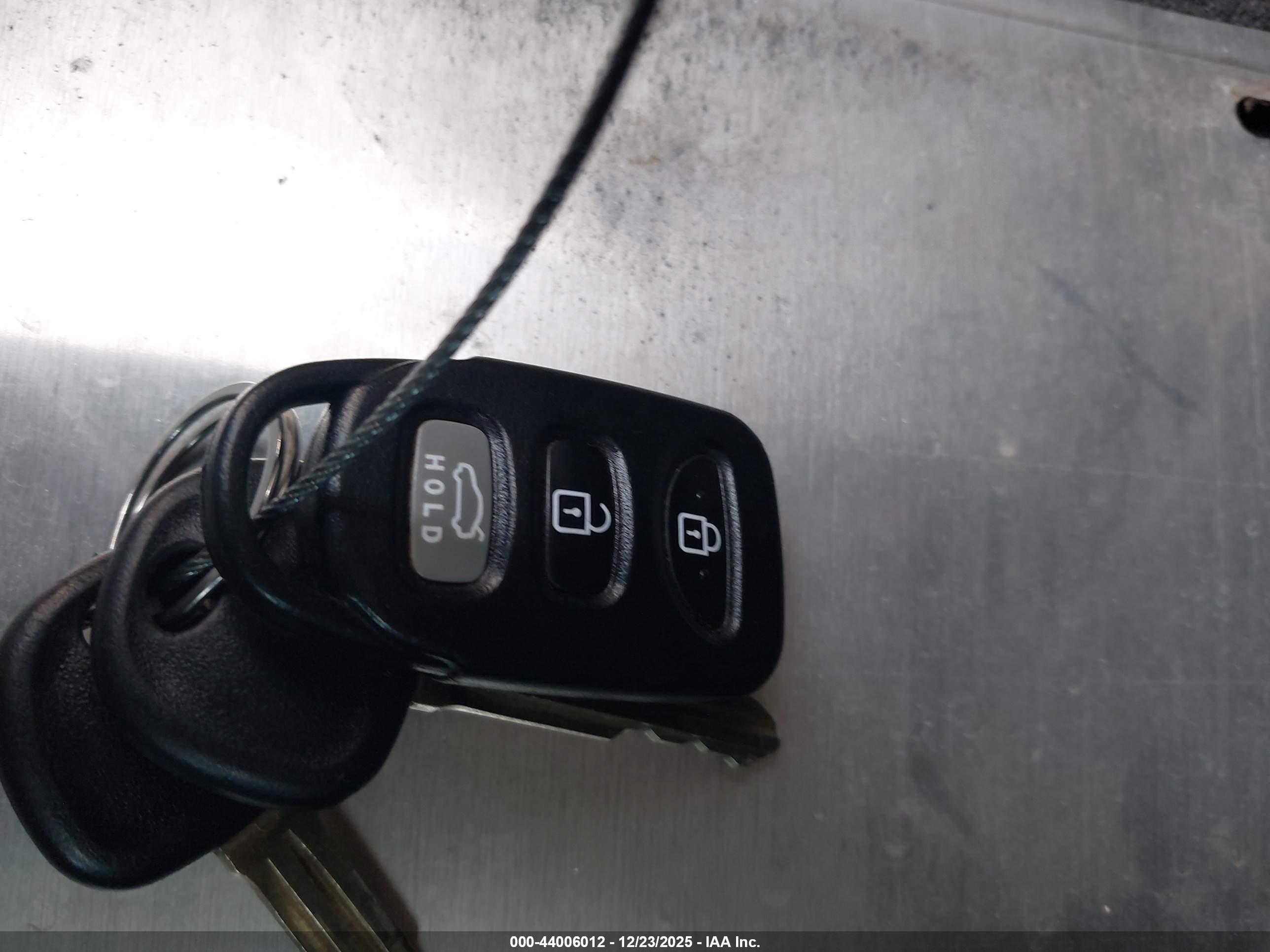 HYUNDAI ELANTRA image 11