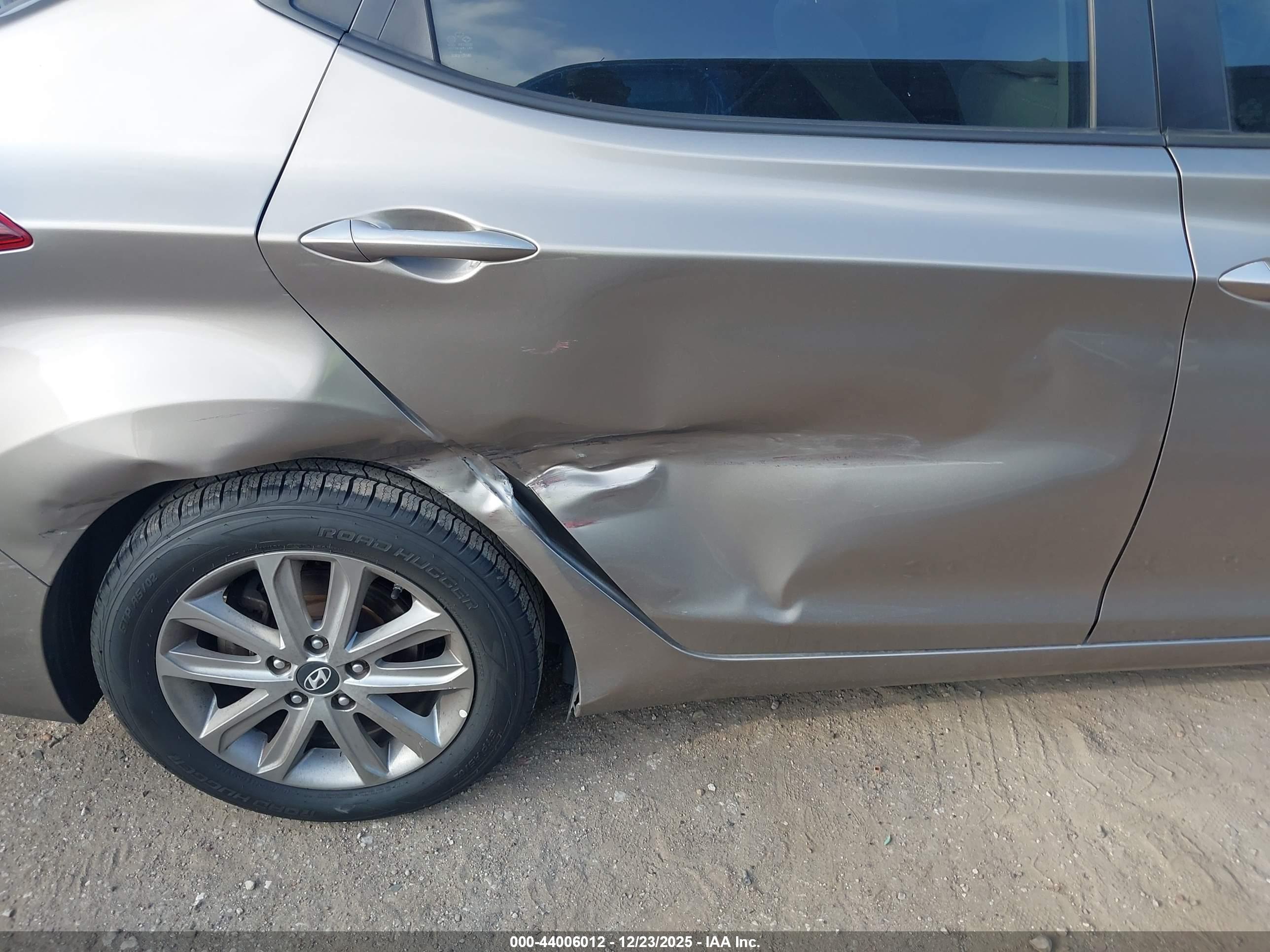 HYUNDAI ELANTRA image 6