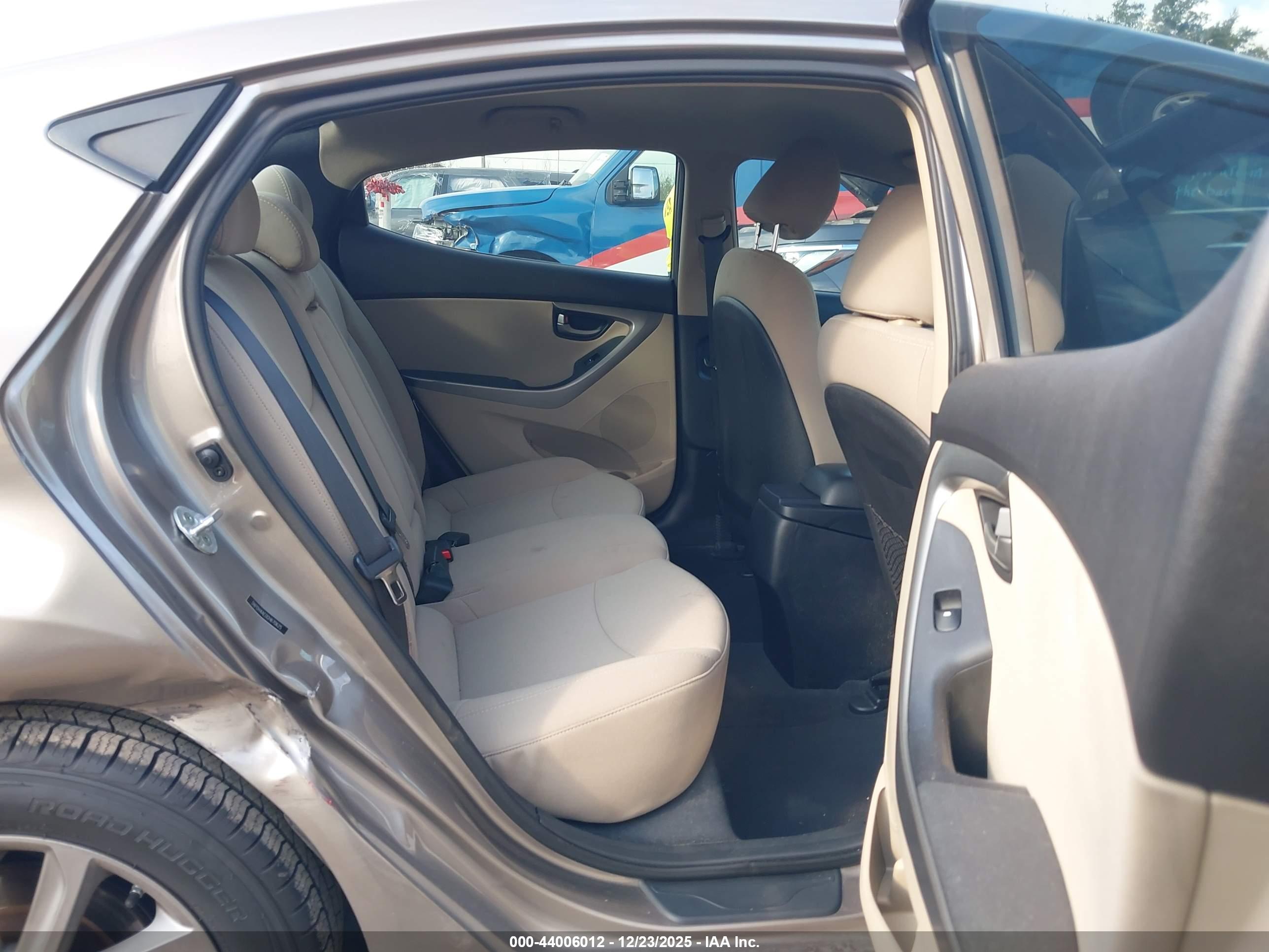 HYUNDAI ELANTRA image 8