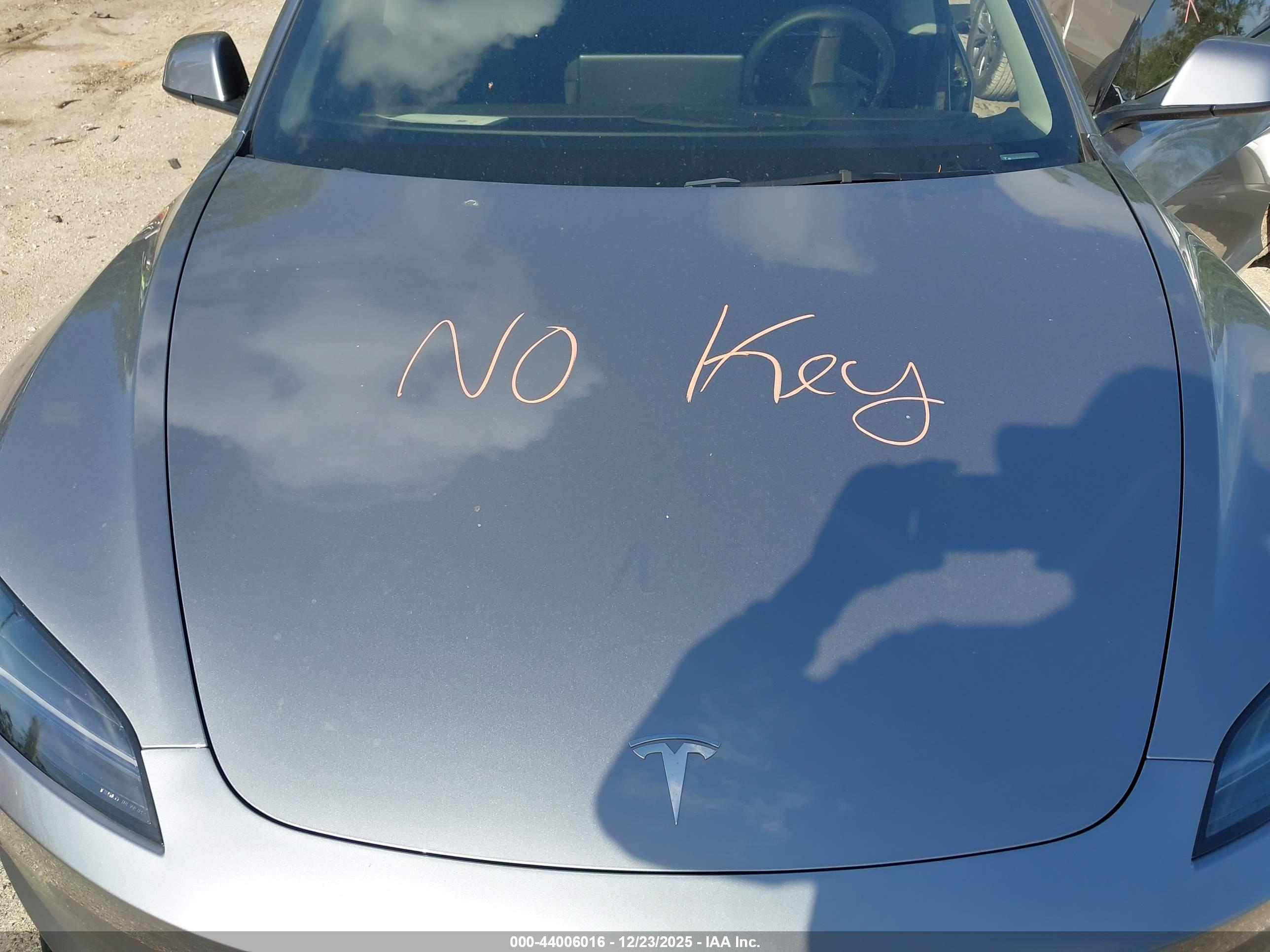 TESLA MODEL image 10