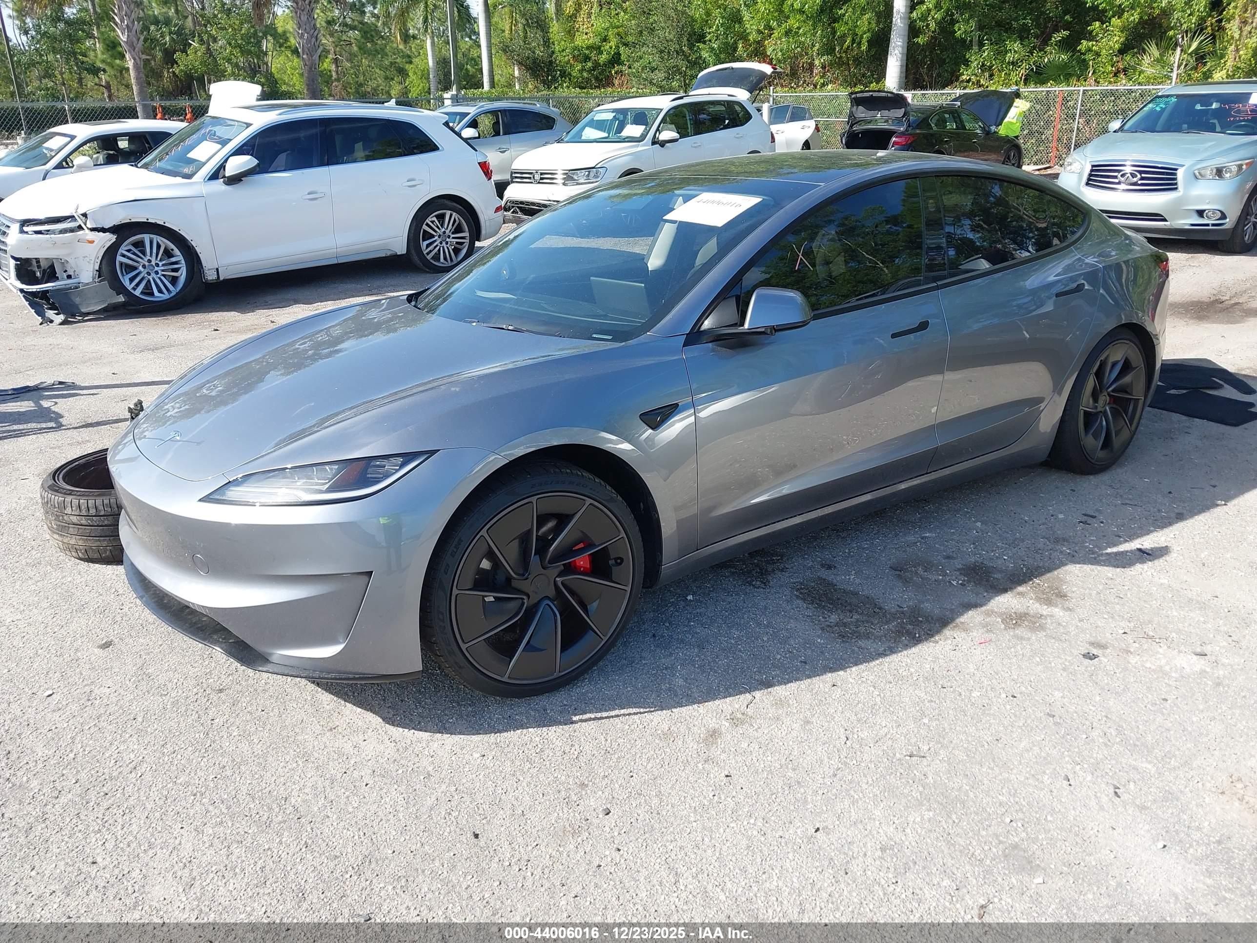 TESLA MODEL image 2