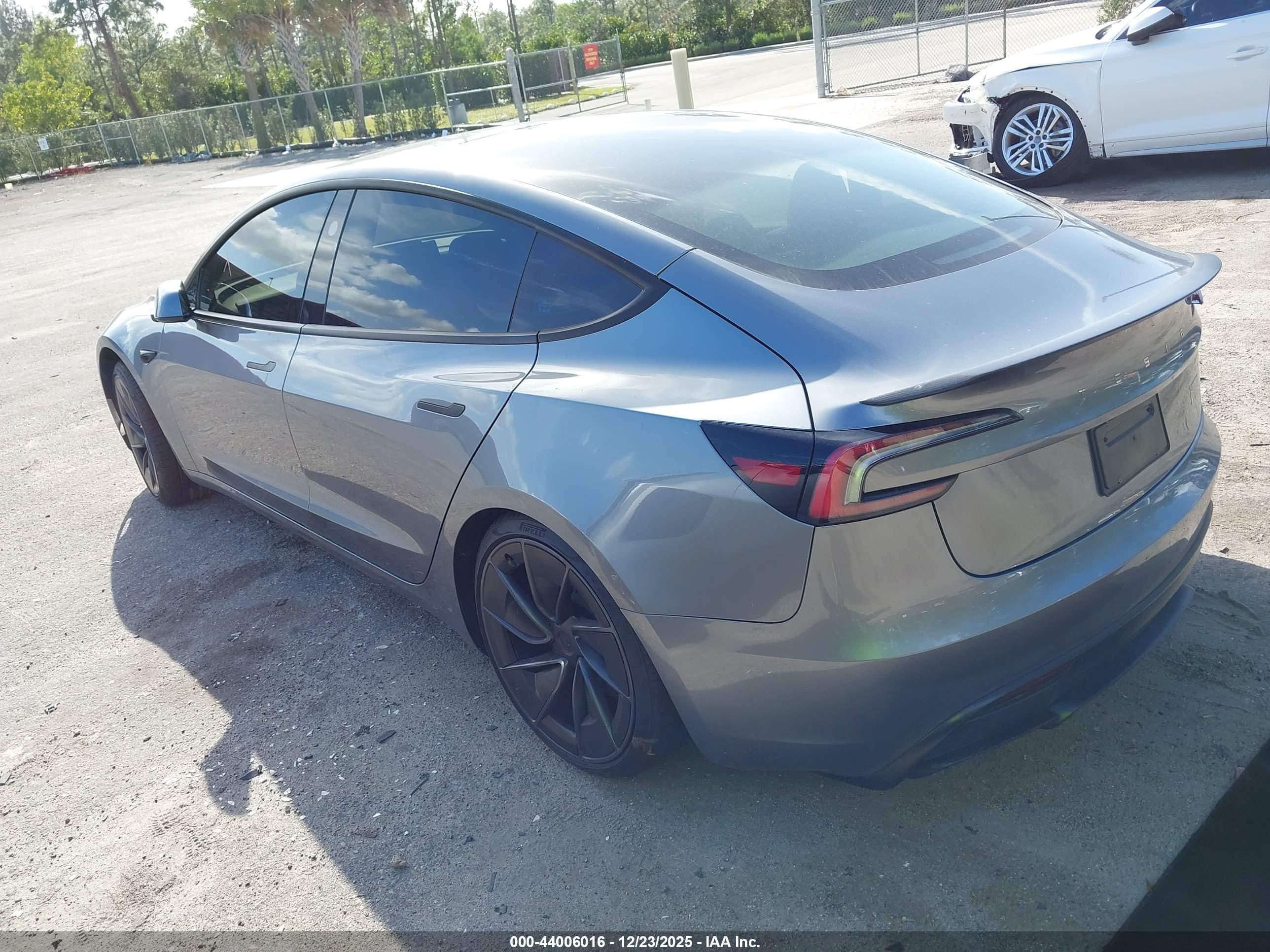 TESLA MODEL image 3