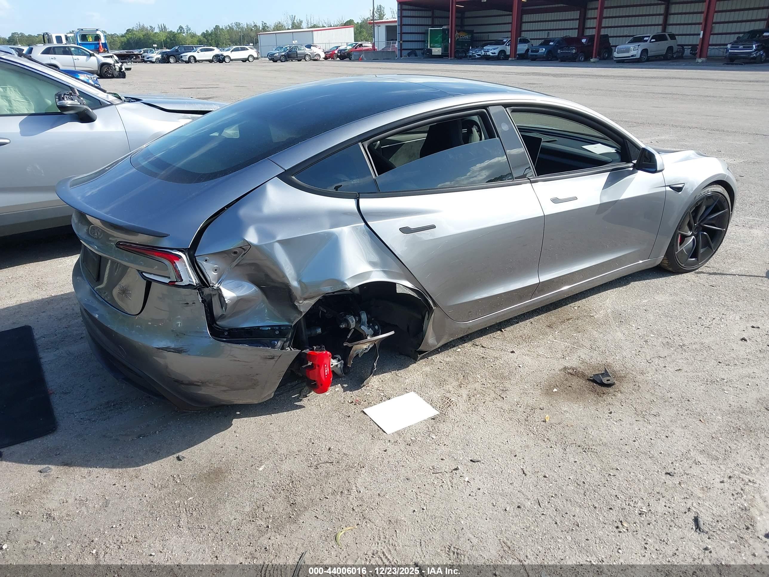 TESLA MODEL image 4