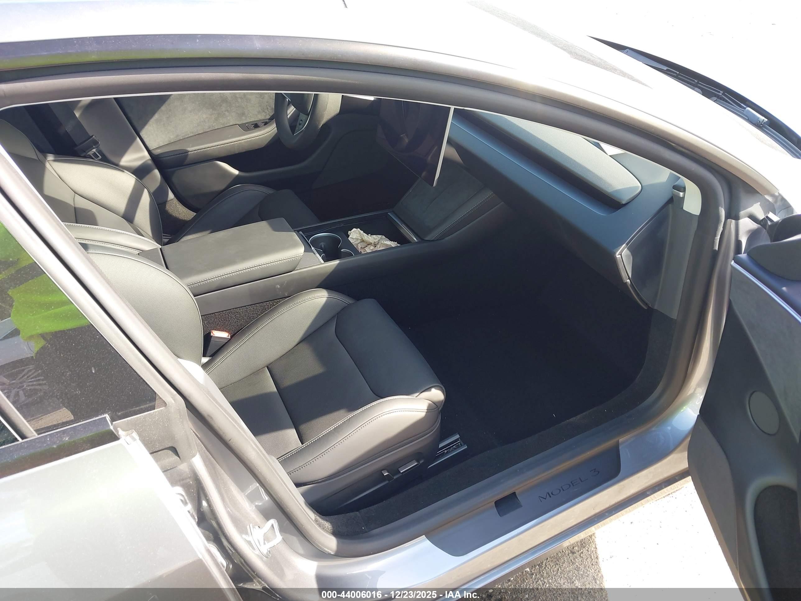 TESLA MODEL image 5