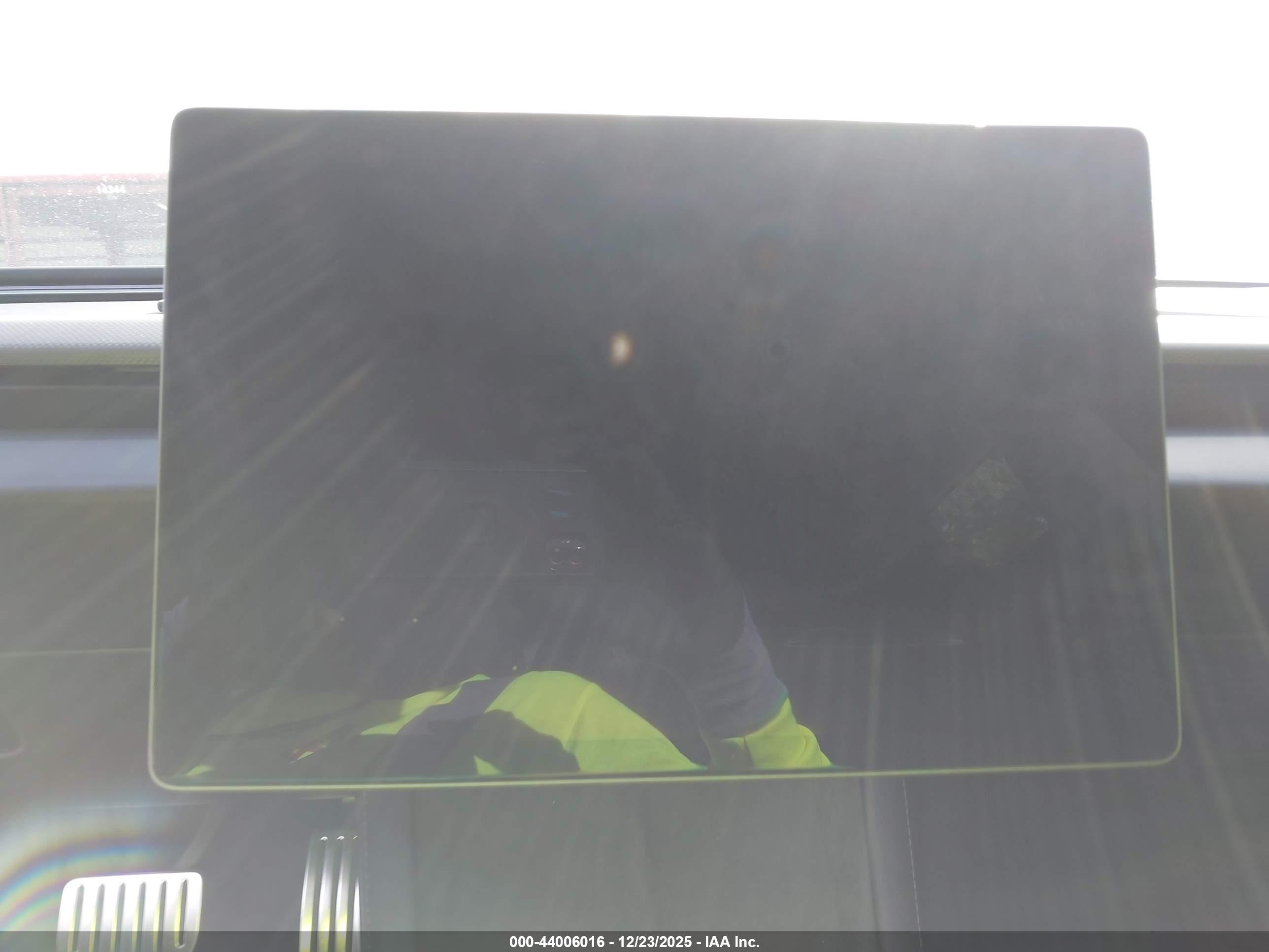 TESLA MODEL image 7