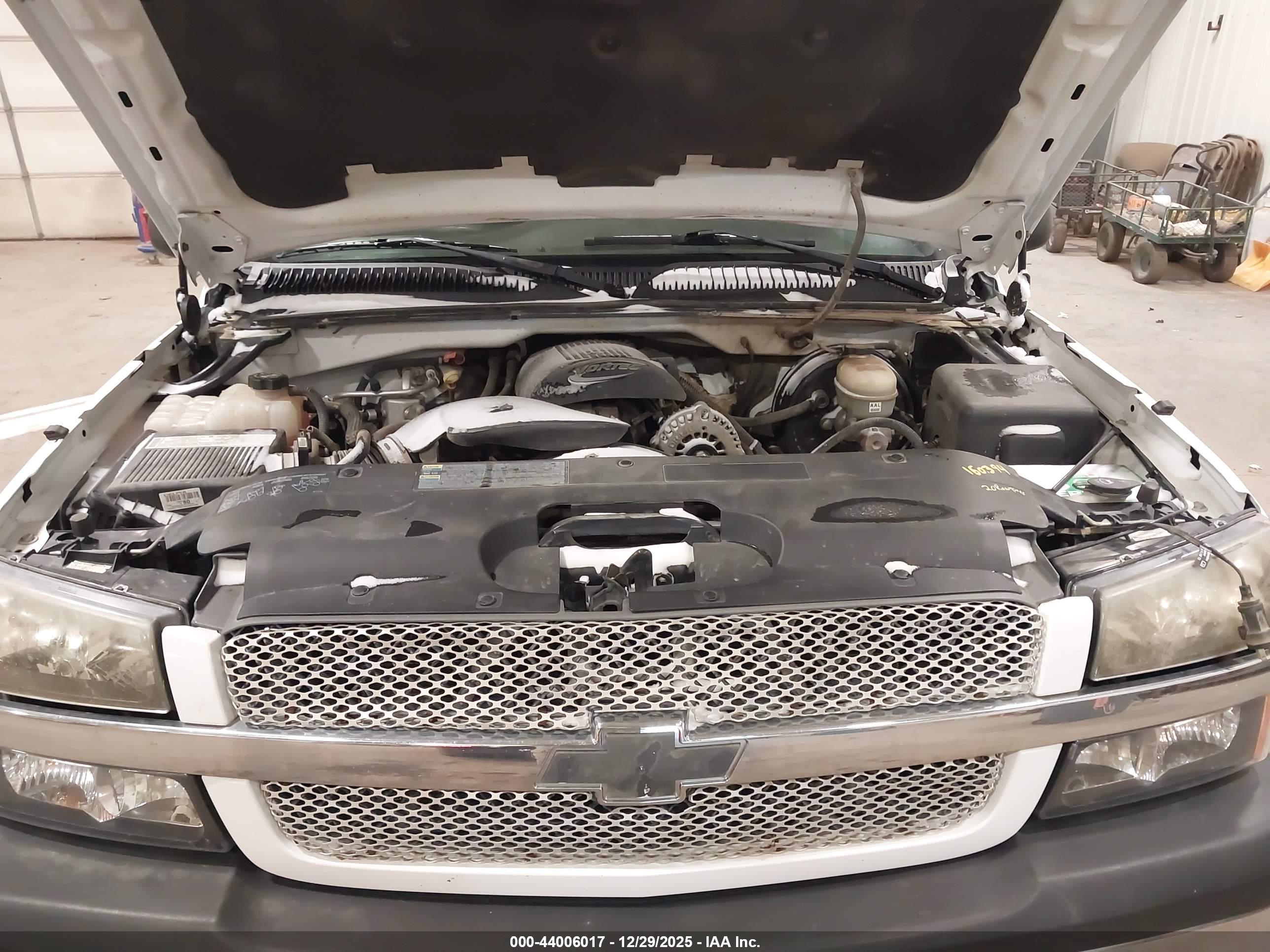 CHEVROLET SILVERADO image 10