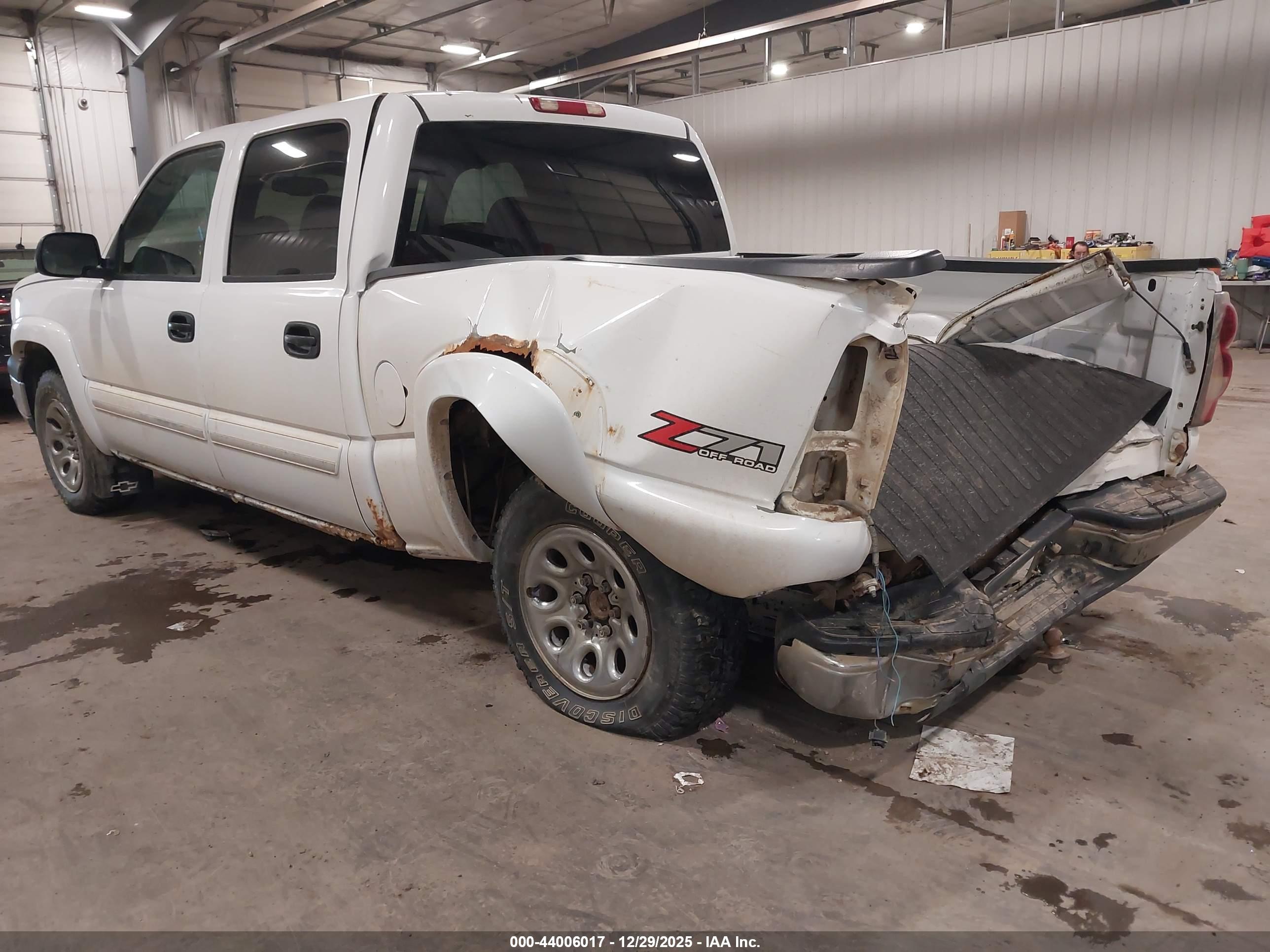 CHEVROLET SILVERADO image 3