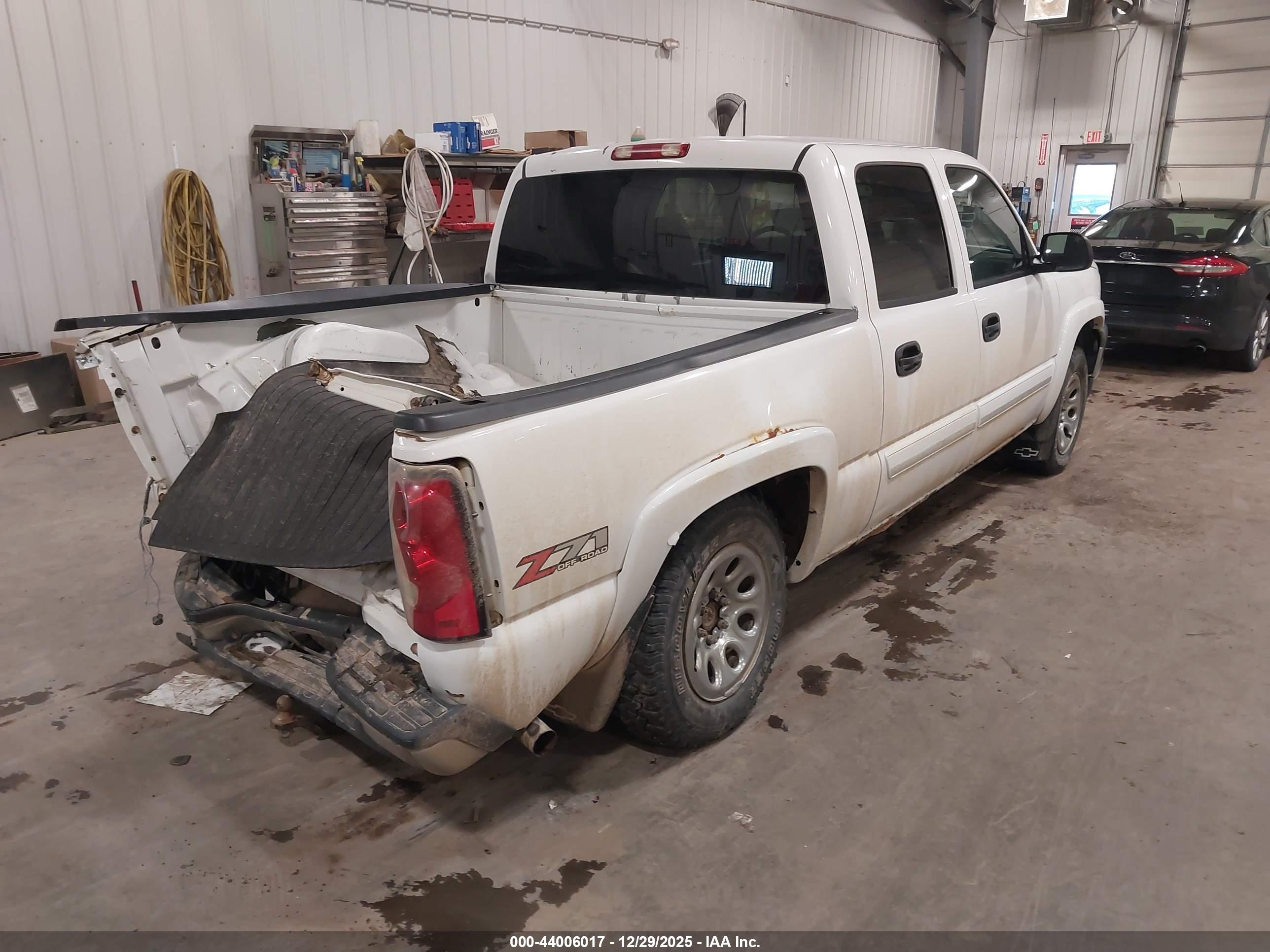 CHEVROLET SILVERADO image 4