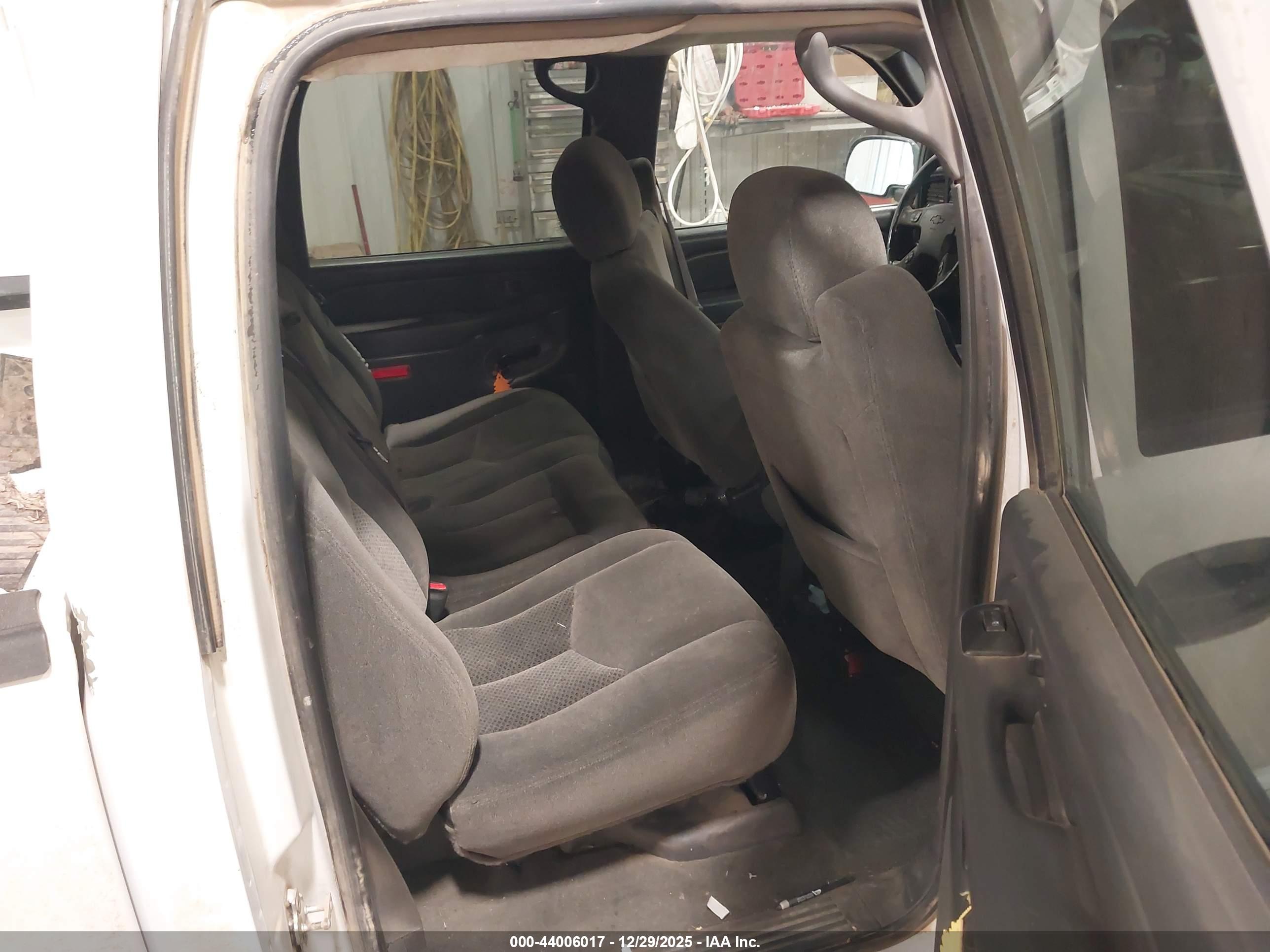 CHEVROLET SILVERADO image 8