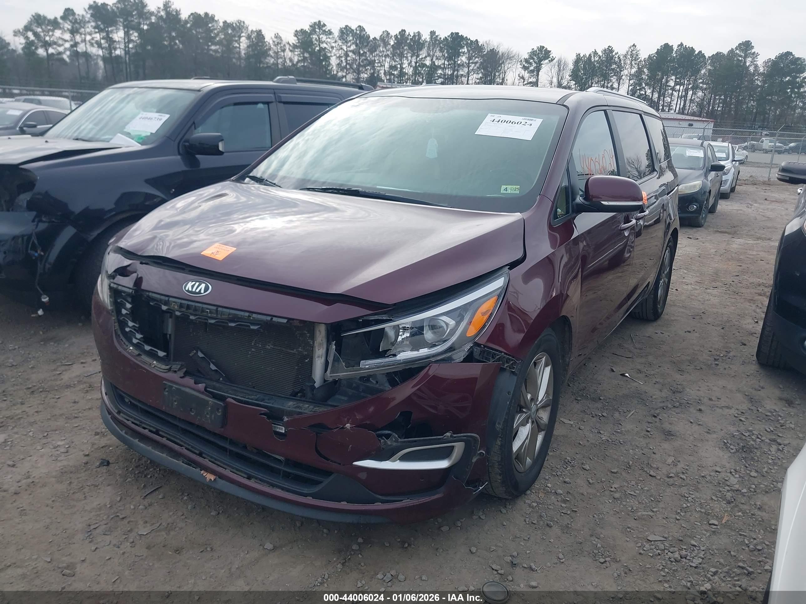 KIA SEDONA image 2