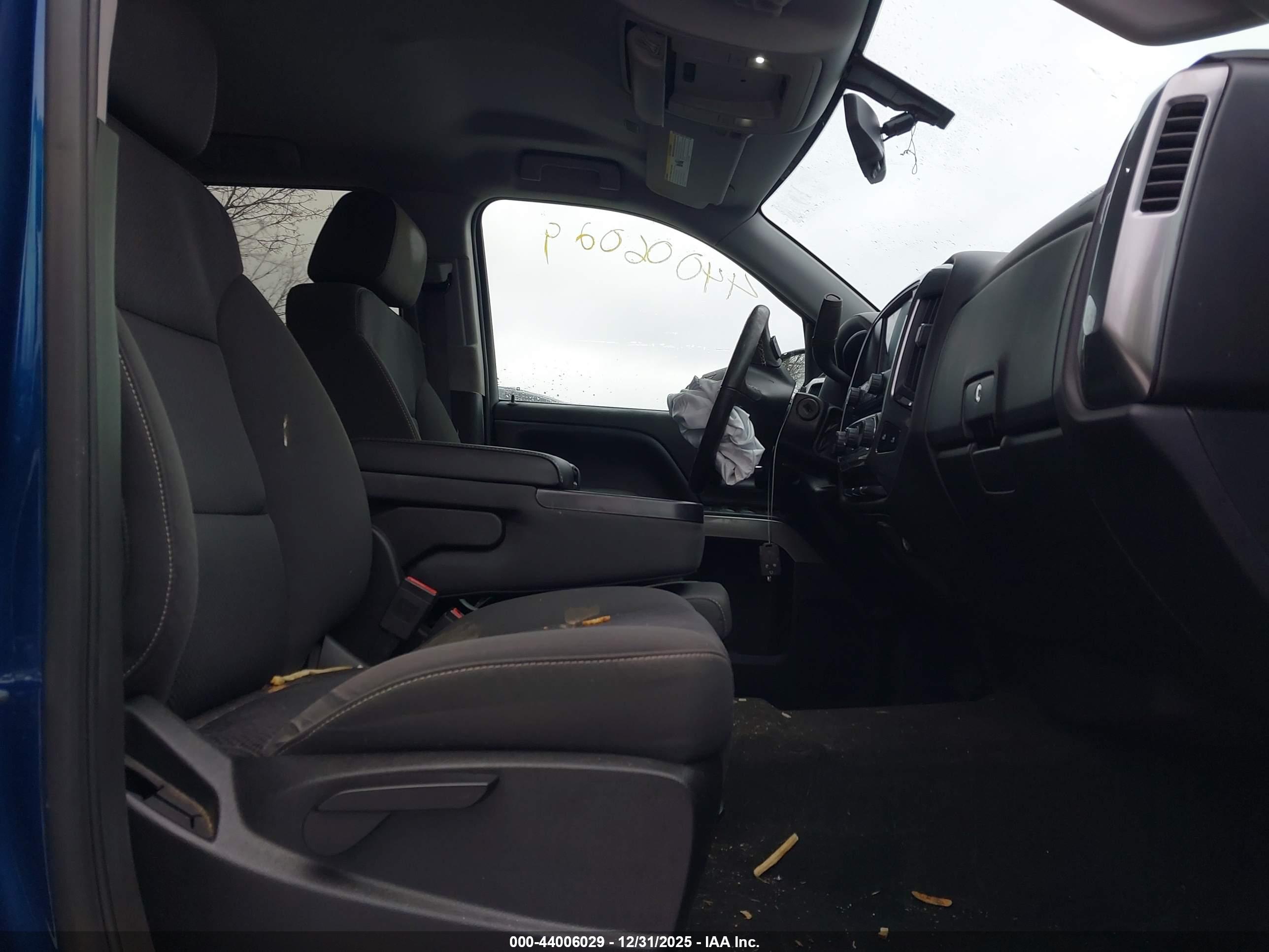 CHEVROLET SILVERADO image 5