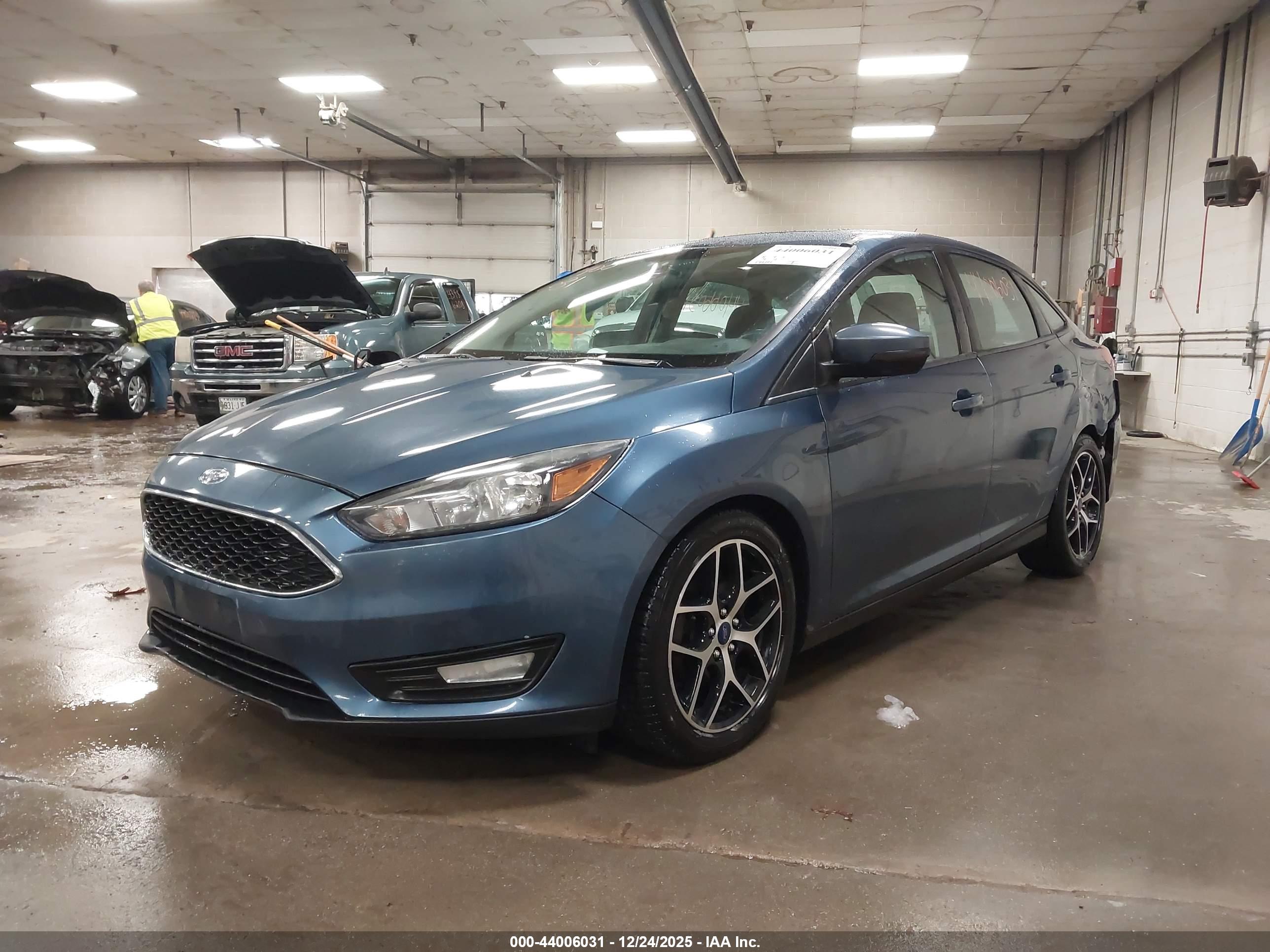 FORD FOCUS image 2