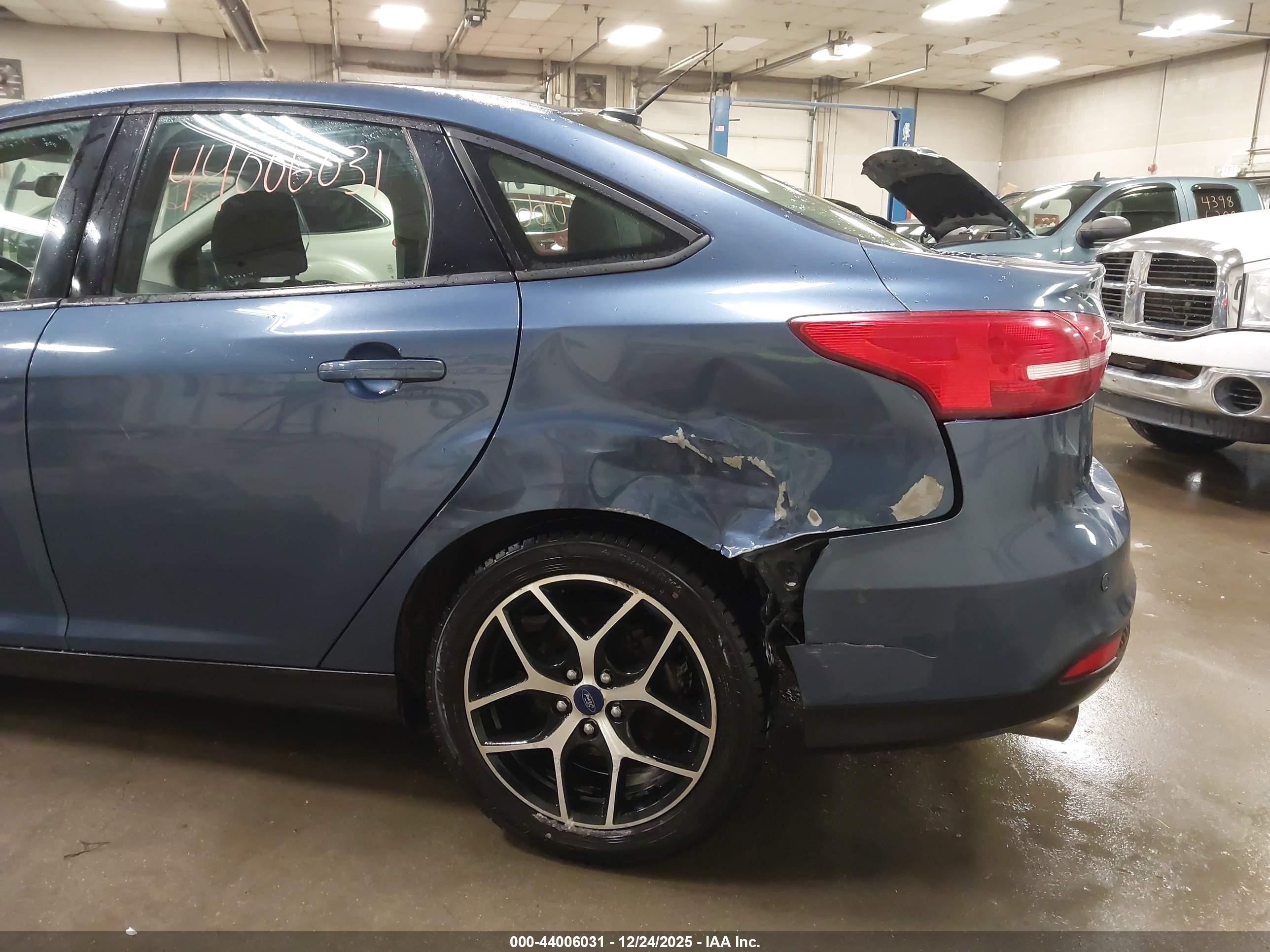 FORD FOCUS image 6