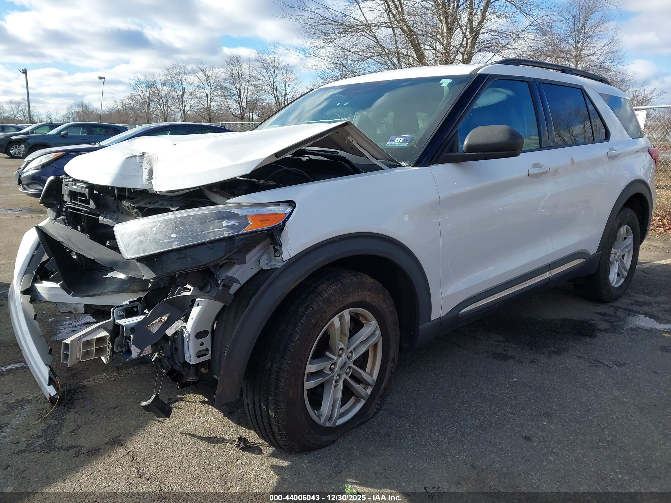 FORD EXPLORER image 2
