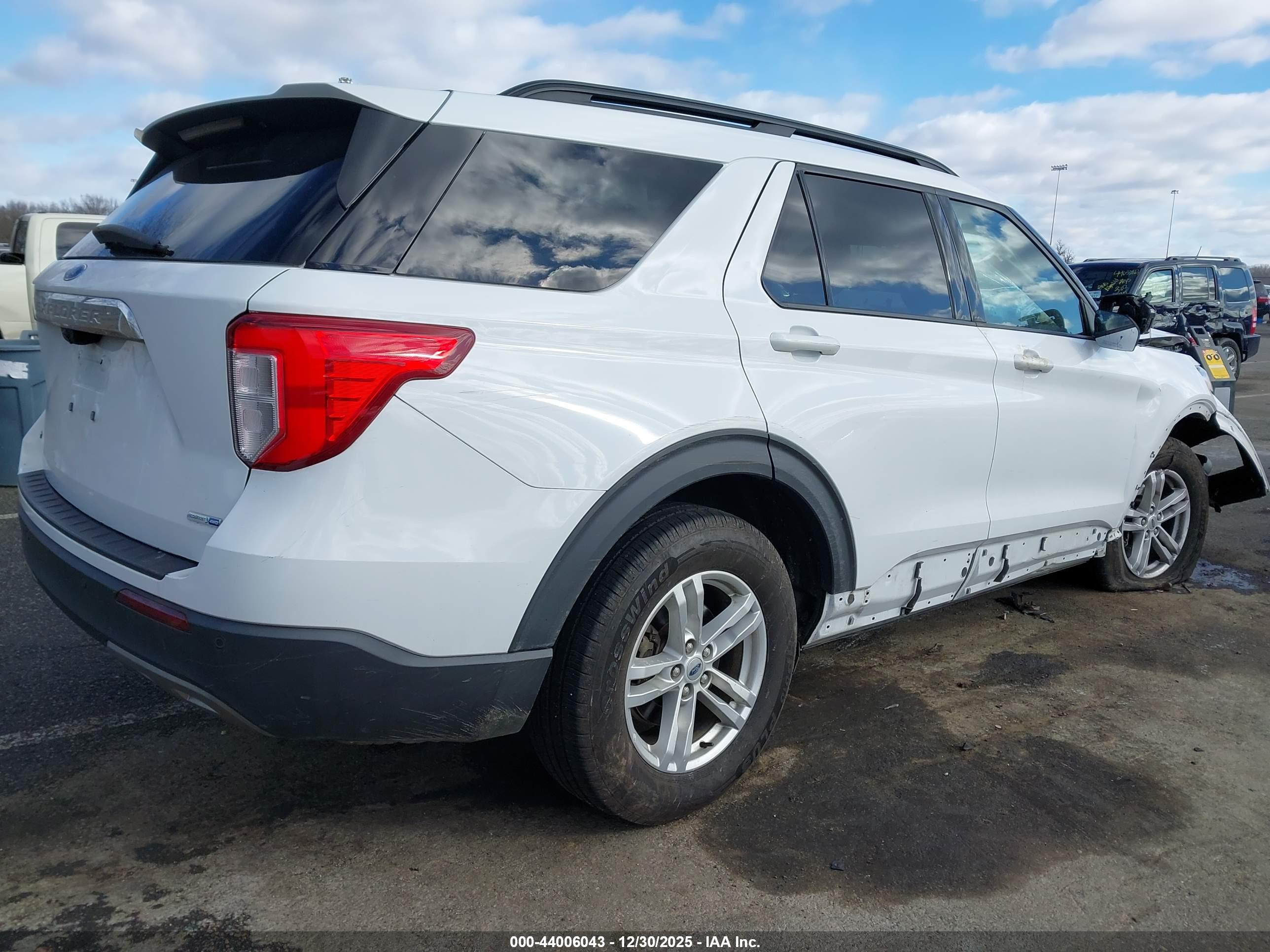 FORD EXPLORER image 4