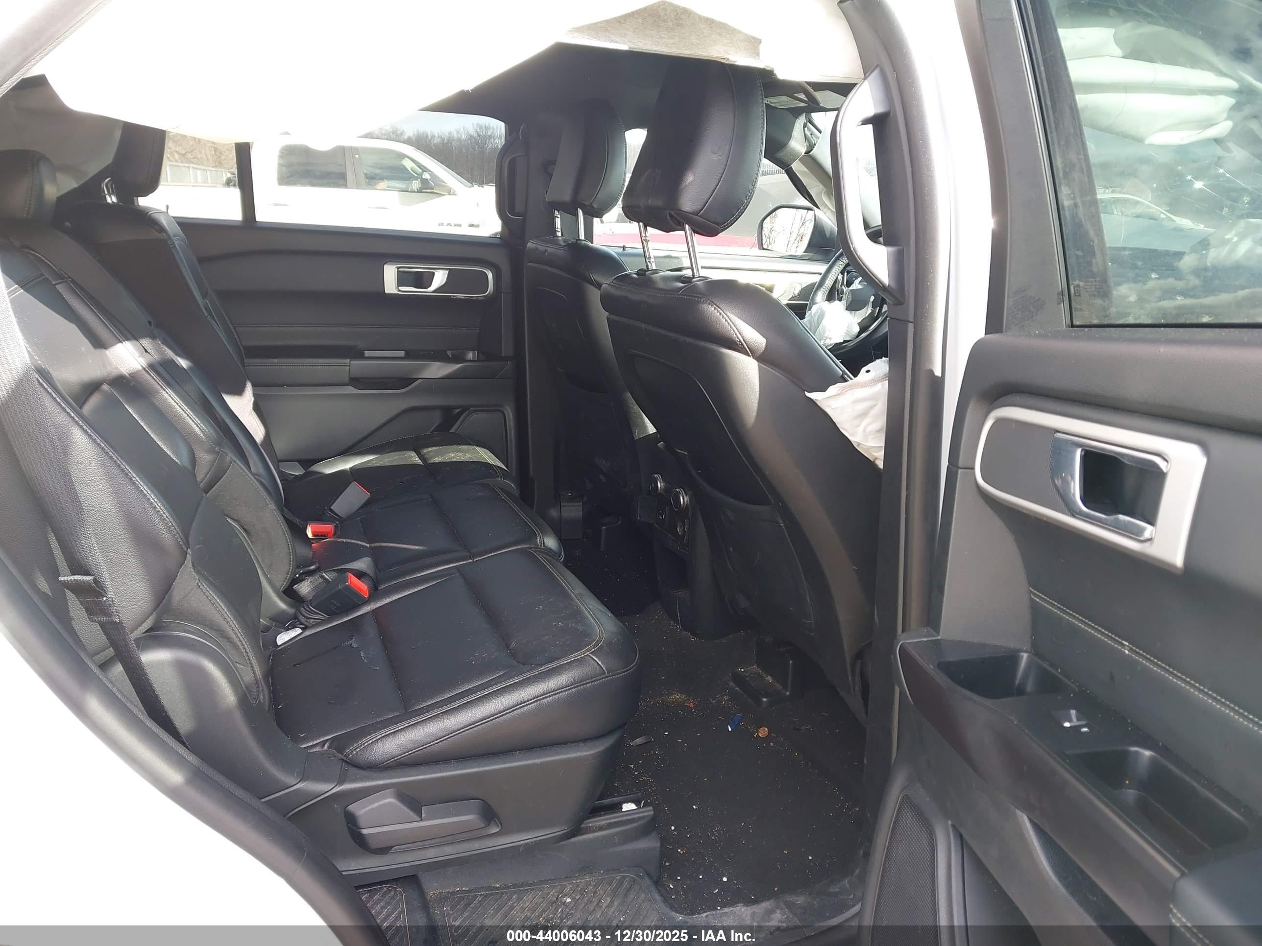 FORD EXPLORER image 8