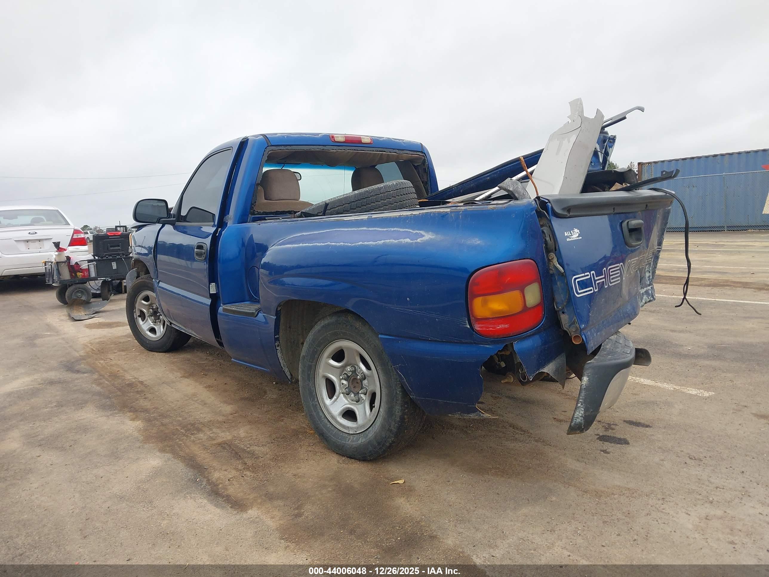 CHEVROLET SILVERADO image 3