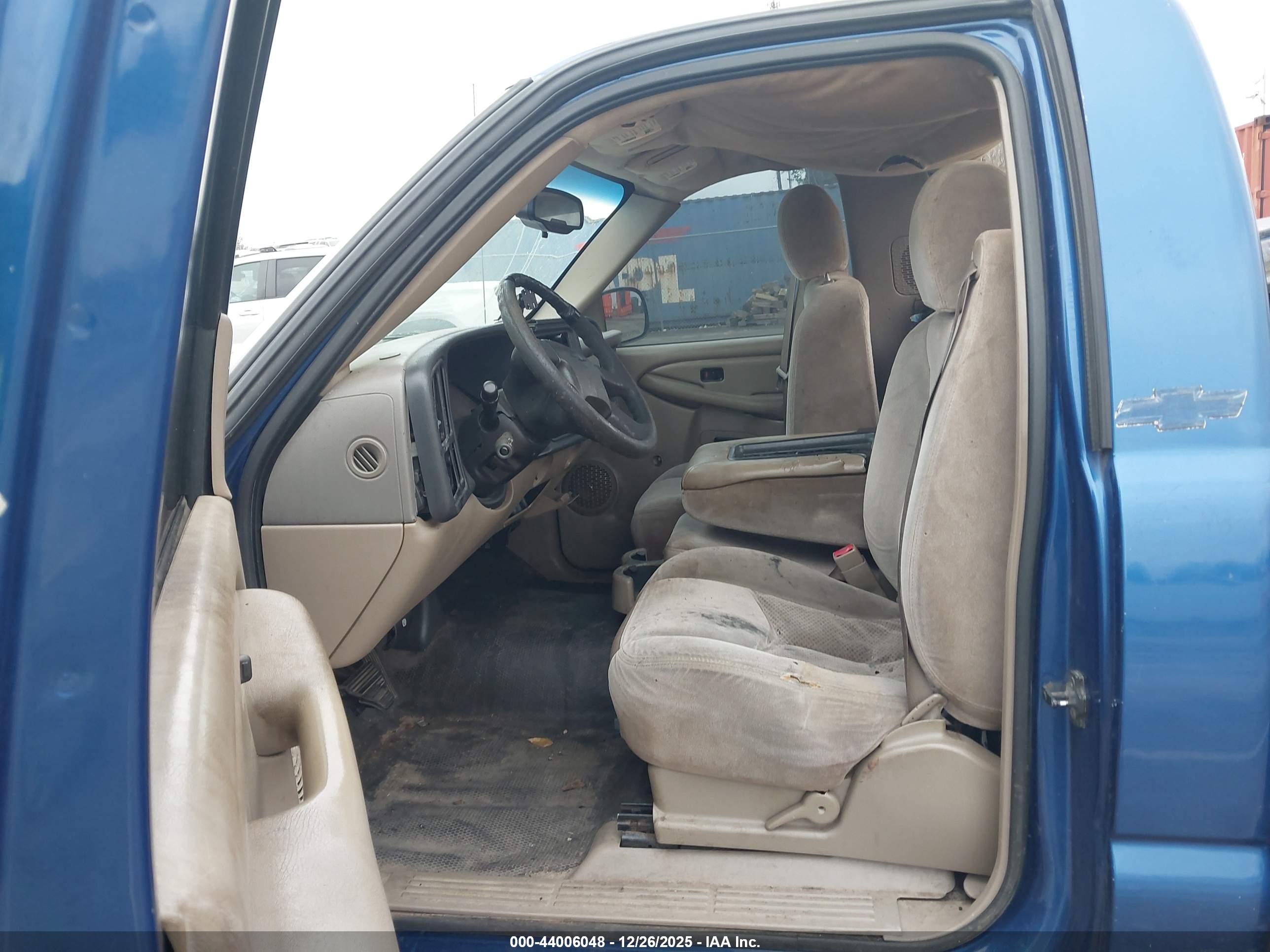 CHEVROLET SILVERADO image 5