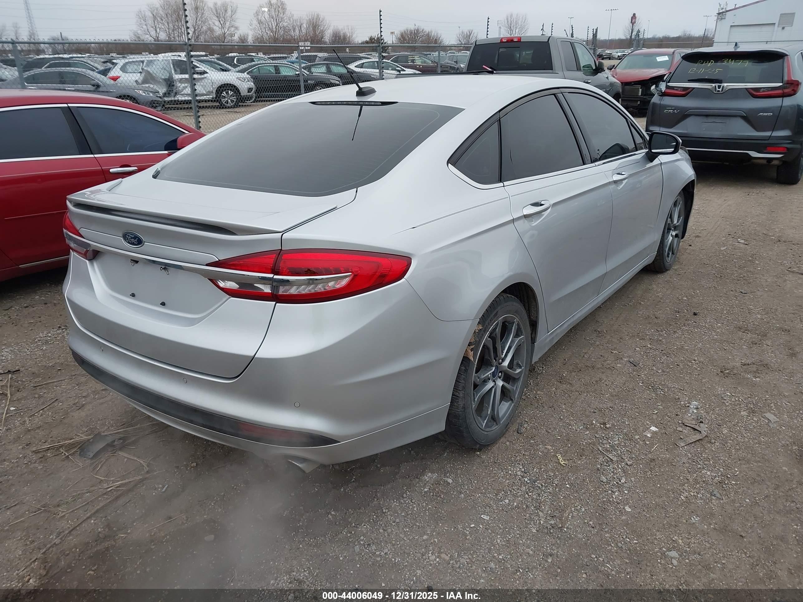 FORD FUSION image 4