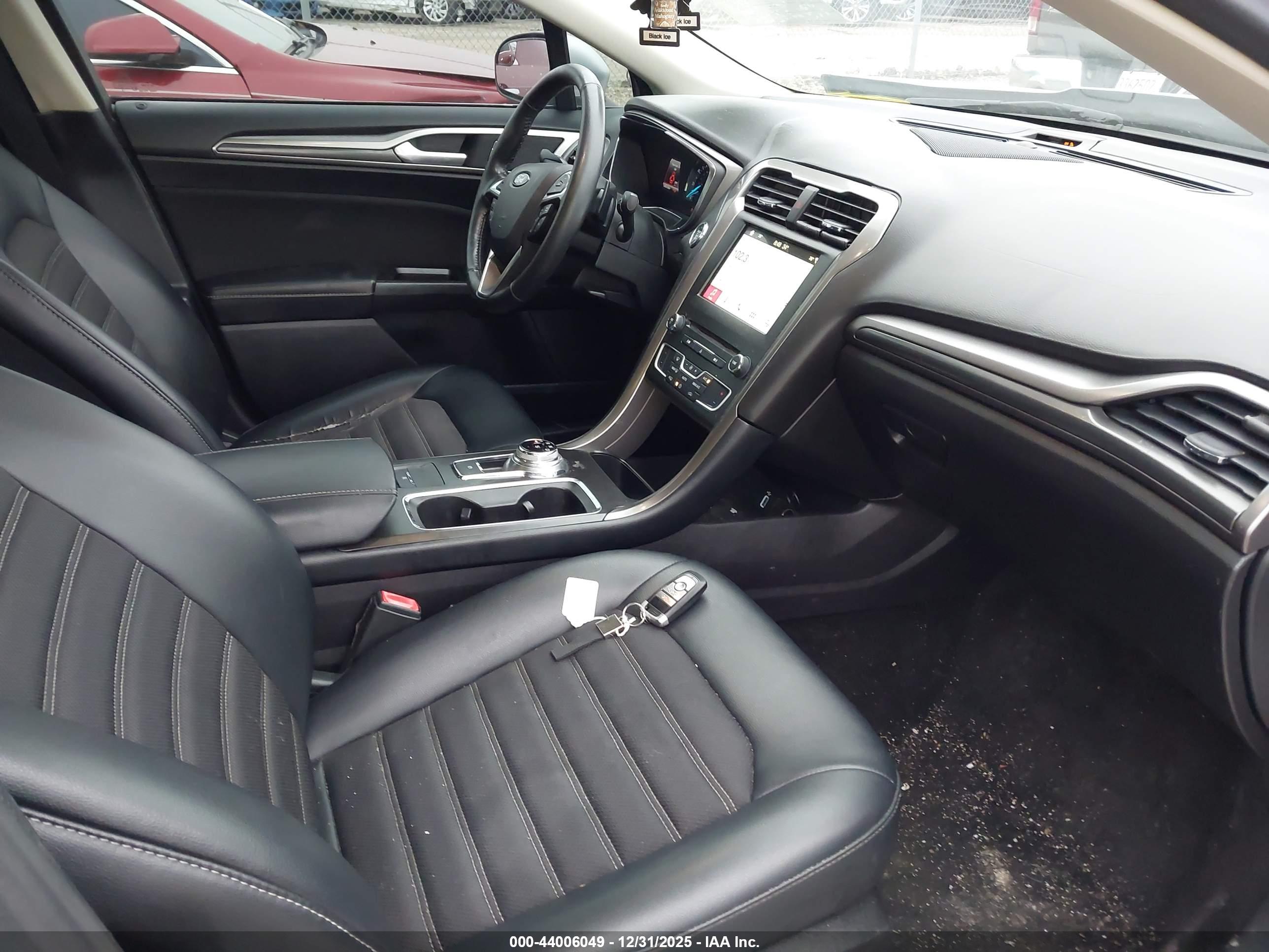 FORD FUSION image 5