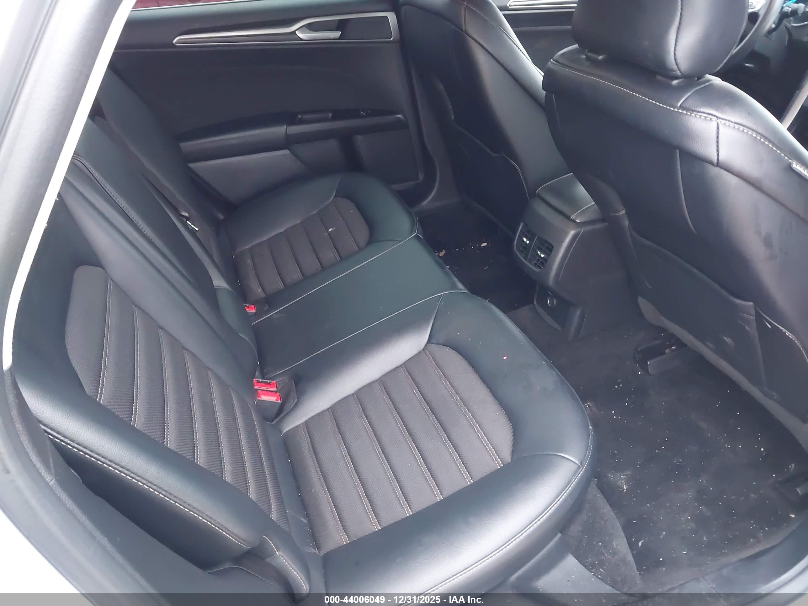 FORD FUSION image 8