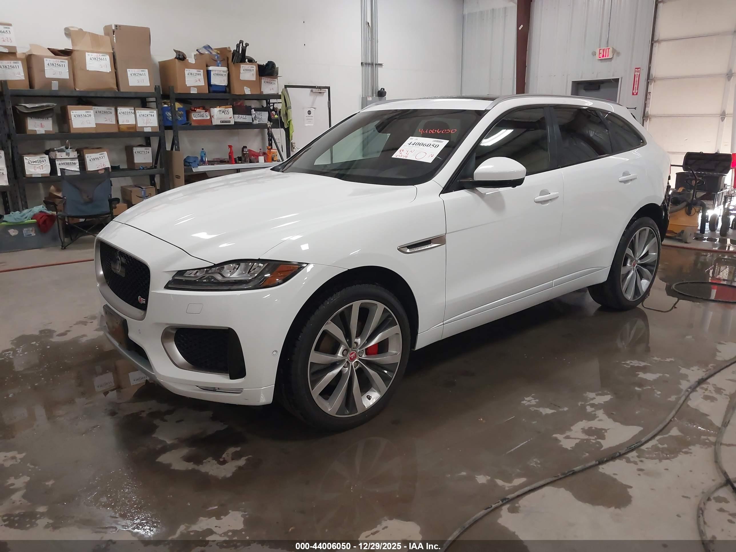 JAGUAR F-PACE image 2