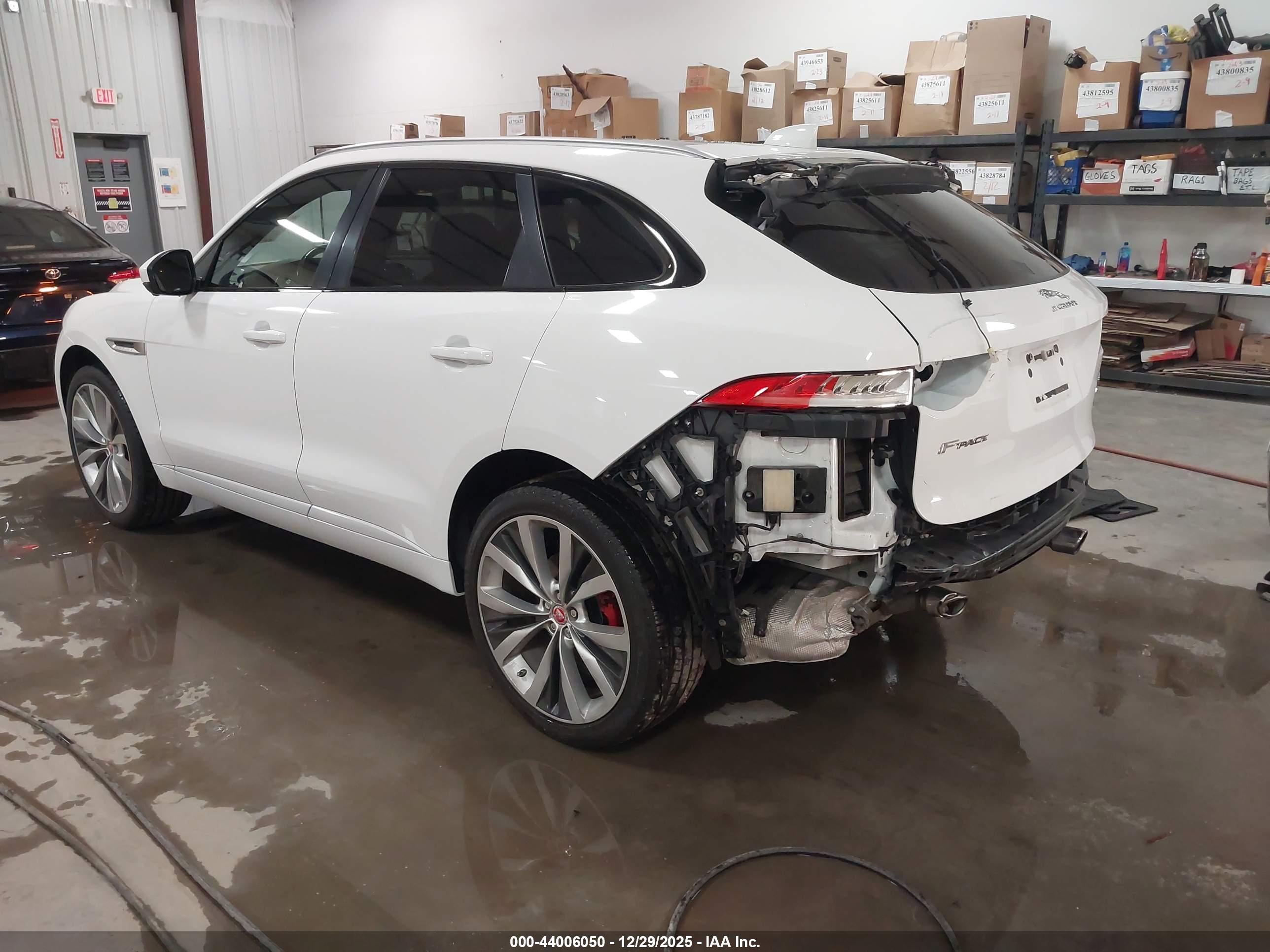 JAGUAR F-PACE image 3