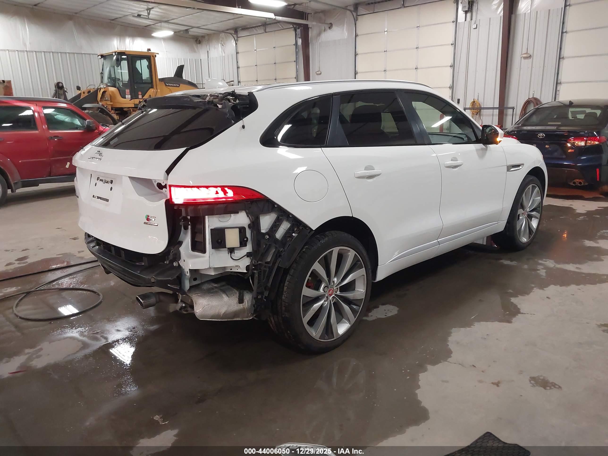 JAGUAR F-PACE image 4