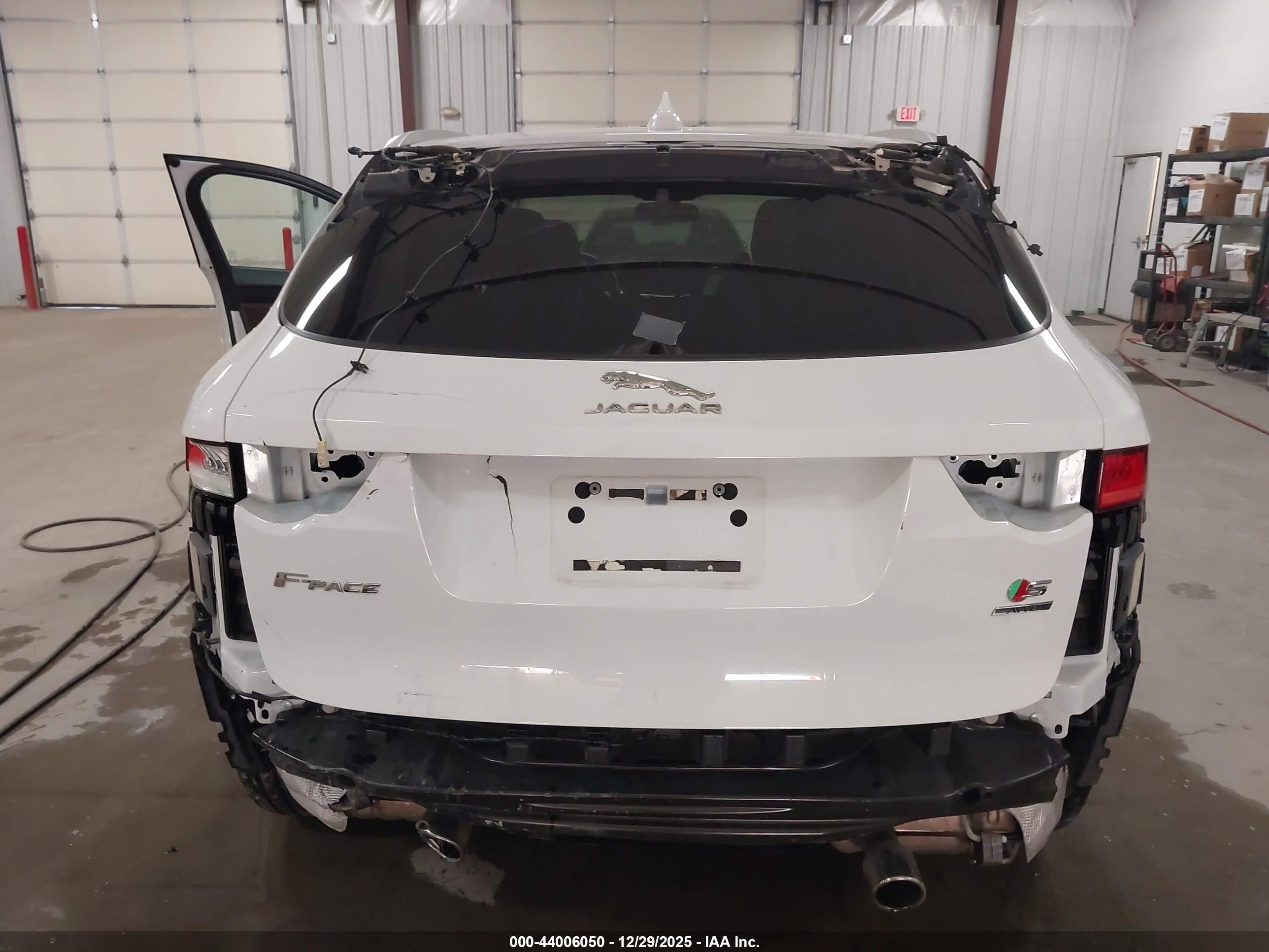 JAGUAR F-PACE image 6